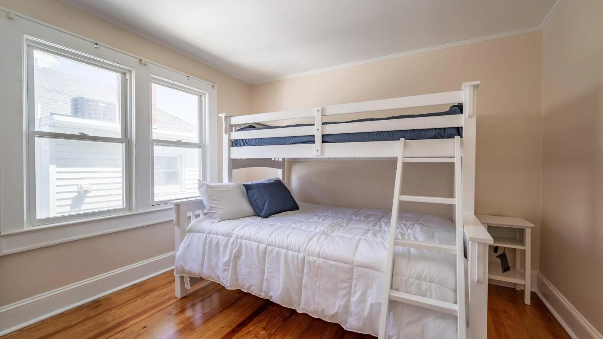 Apartment Sea Foam Ocean Front 1005 *