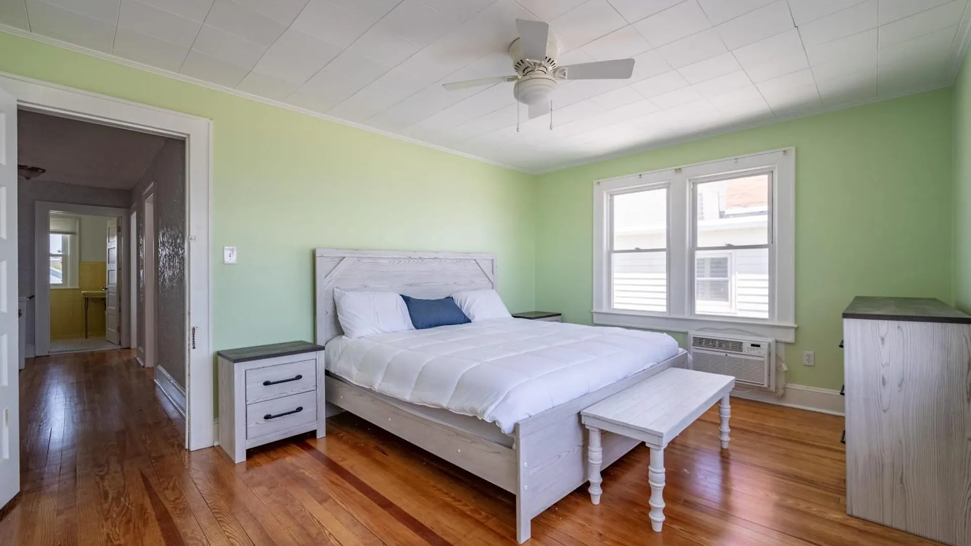 Apartment Sea Foam Ocean Front 1005