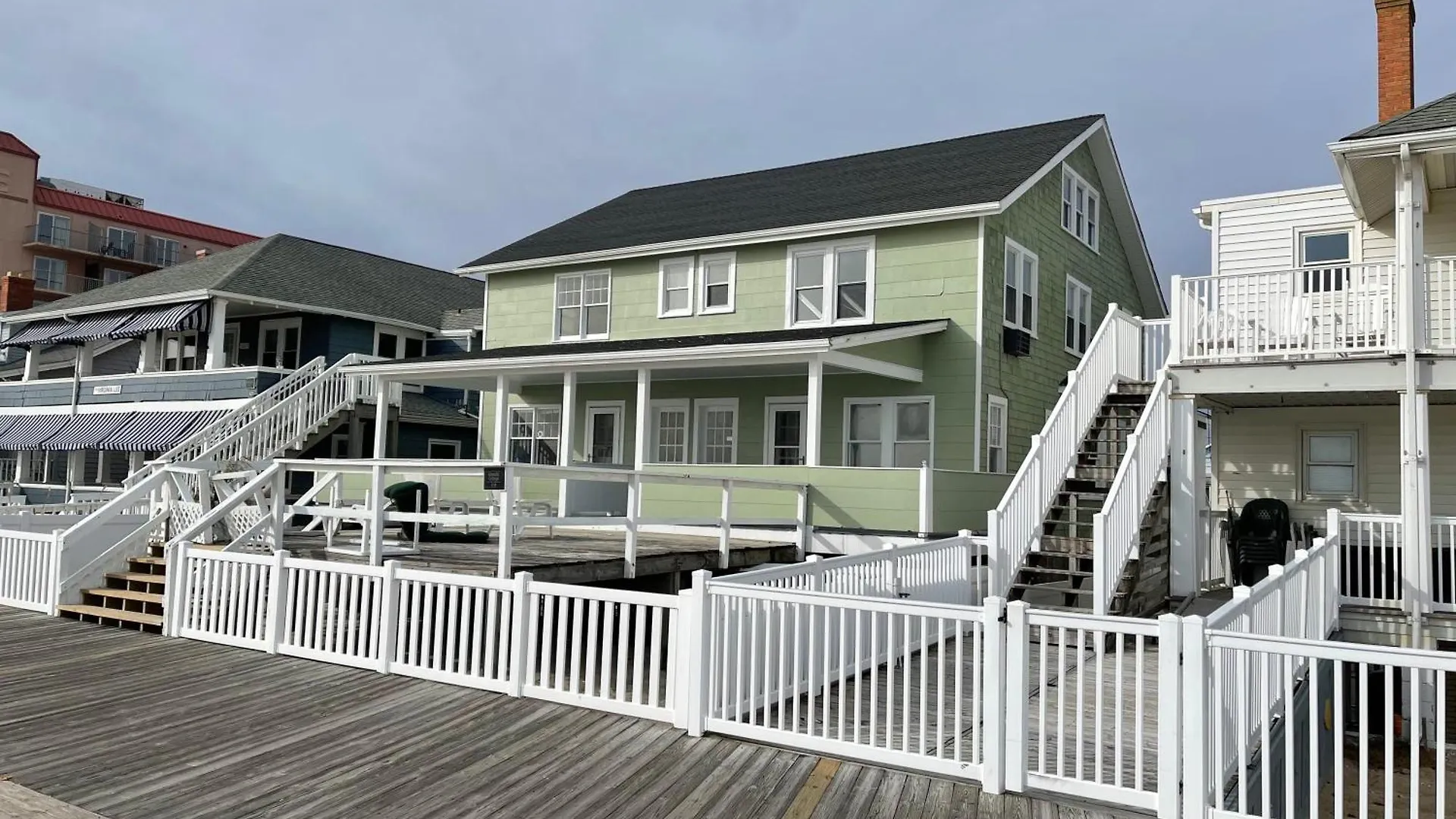 Sea Foam Ocean Front 1005