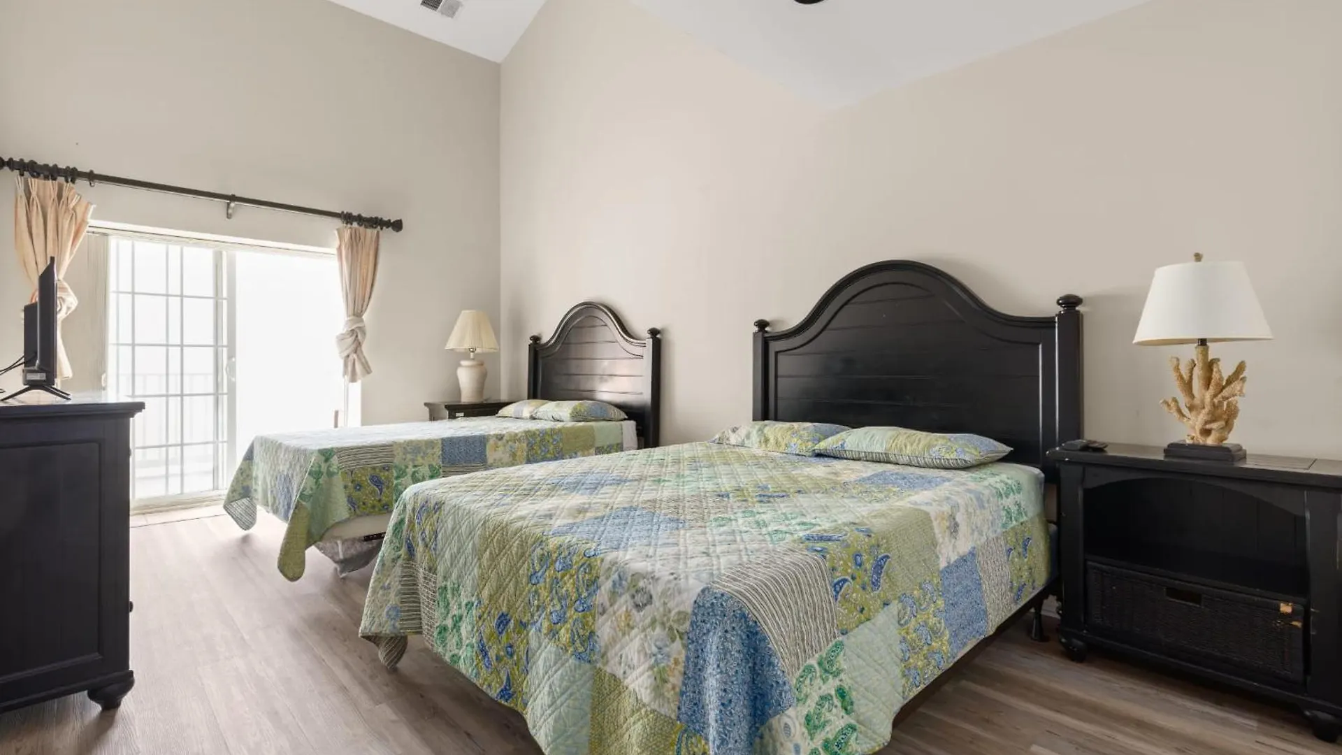 Oceanfront 3 *