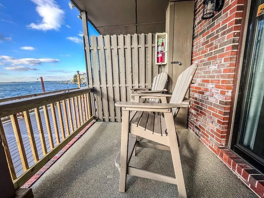 Holiday home Stunning 2br/2ba Bayfront Retreat *