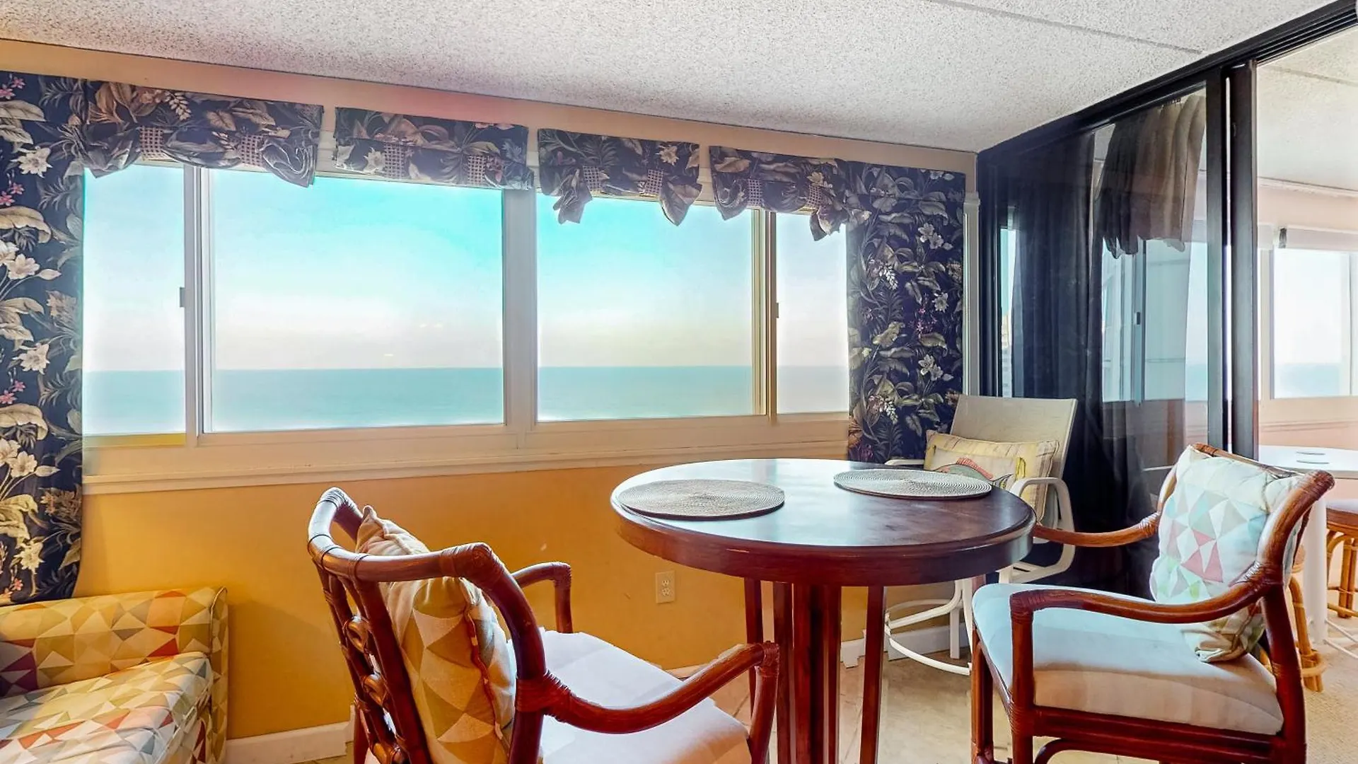 Atlantis 1509 Apartment