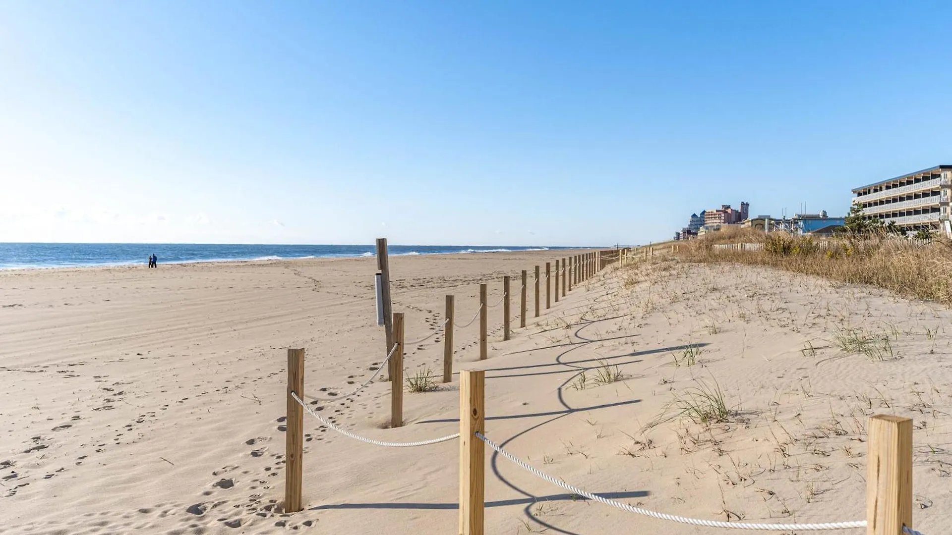 Oceanfront 2 Bedroom Modern Beach W Pool Holiday home