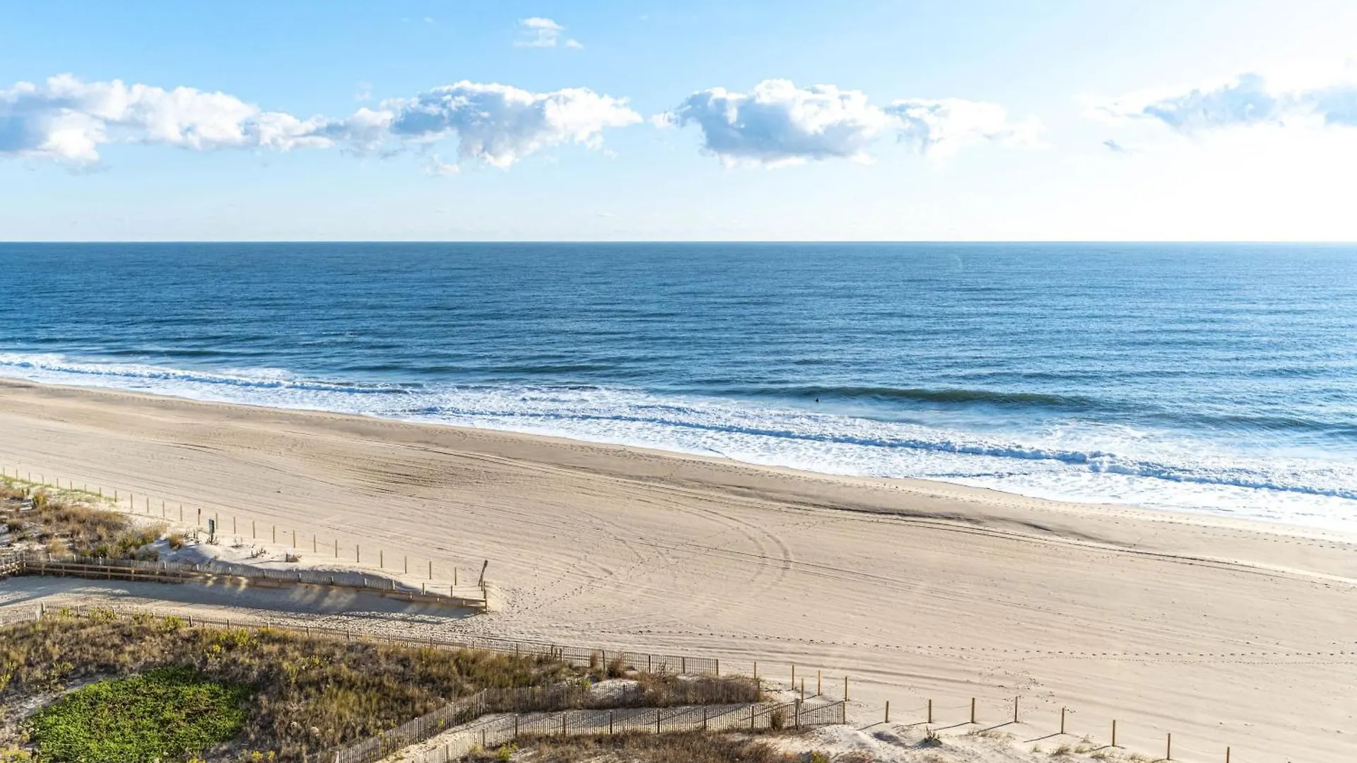 Holiday home Oceanfront 2 Bedroom Modern Beach W Pool