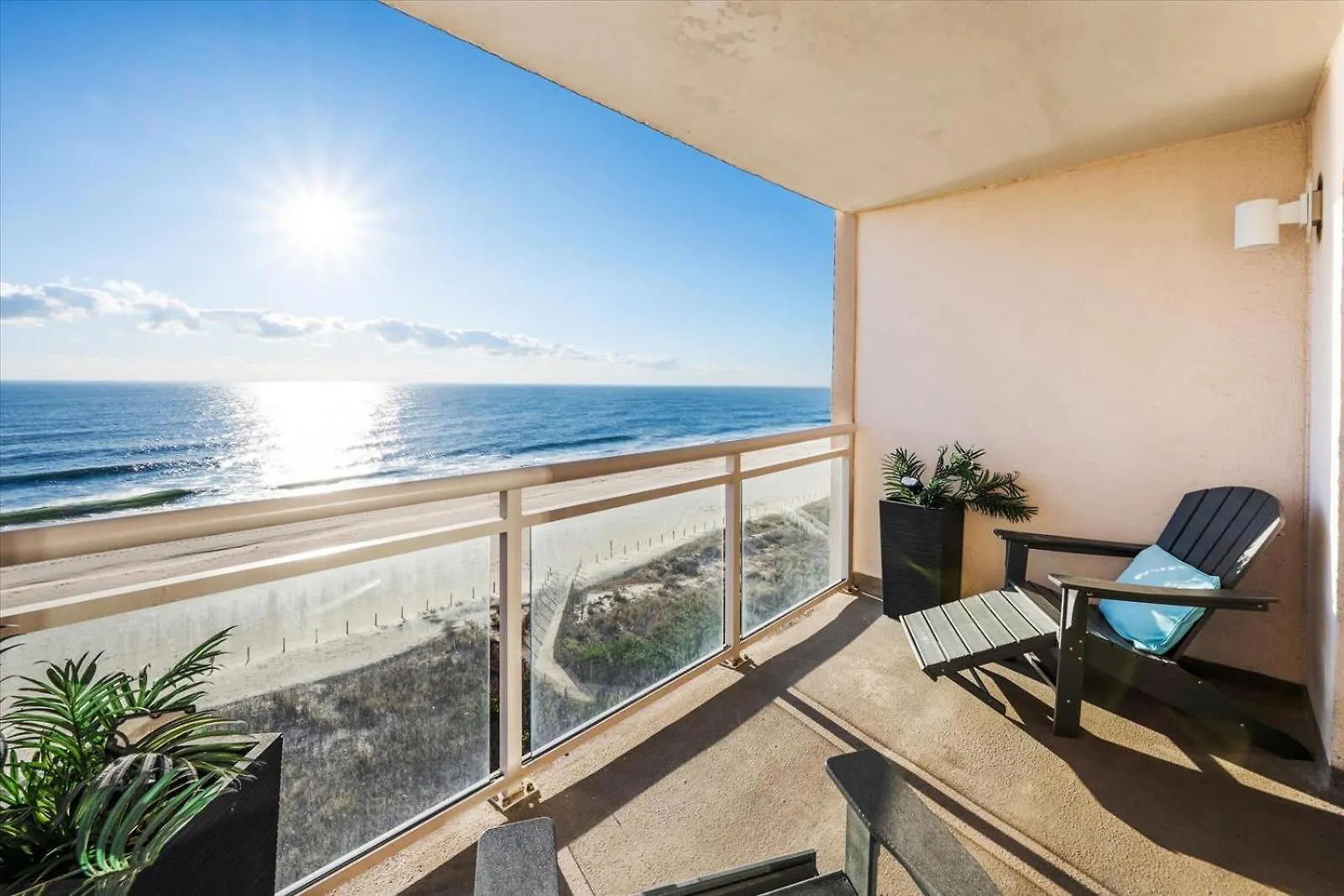 Oceanfront 2 Bedroom Modern Beach W Pool Holiday home Ocean City