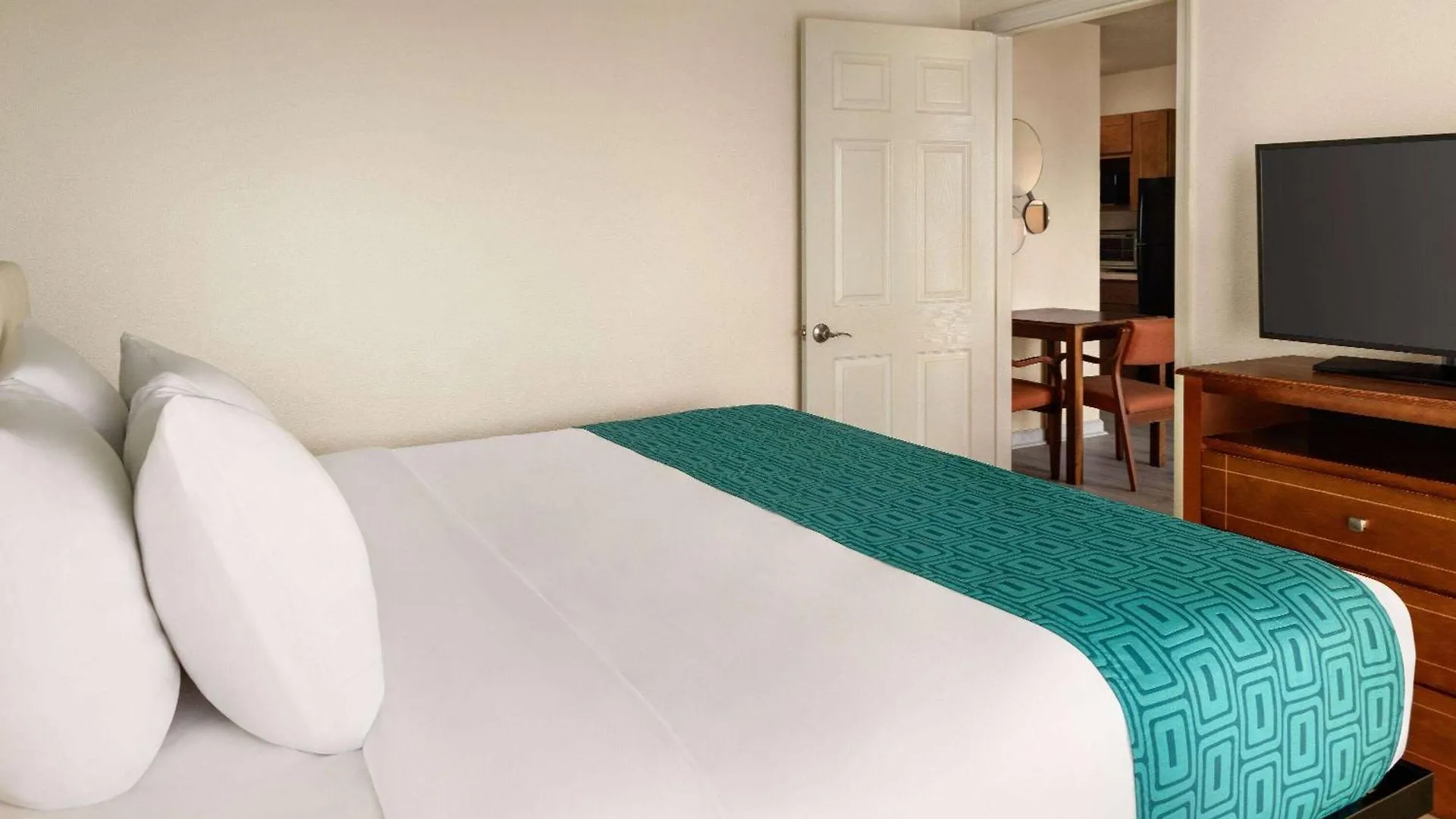 Howard Johnson By Wyndham Ocean Oceanfront 2*