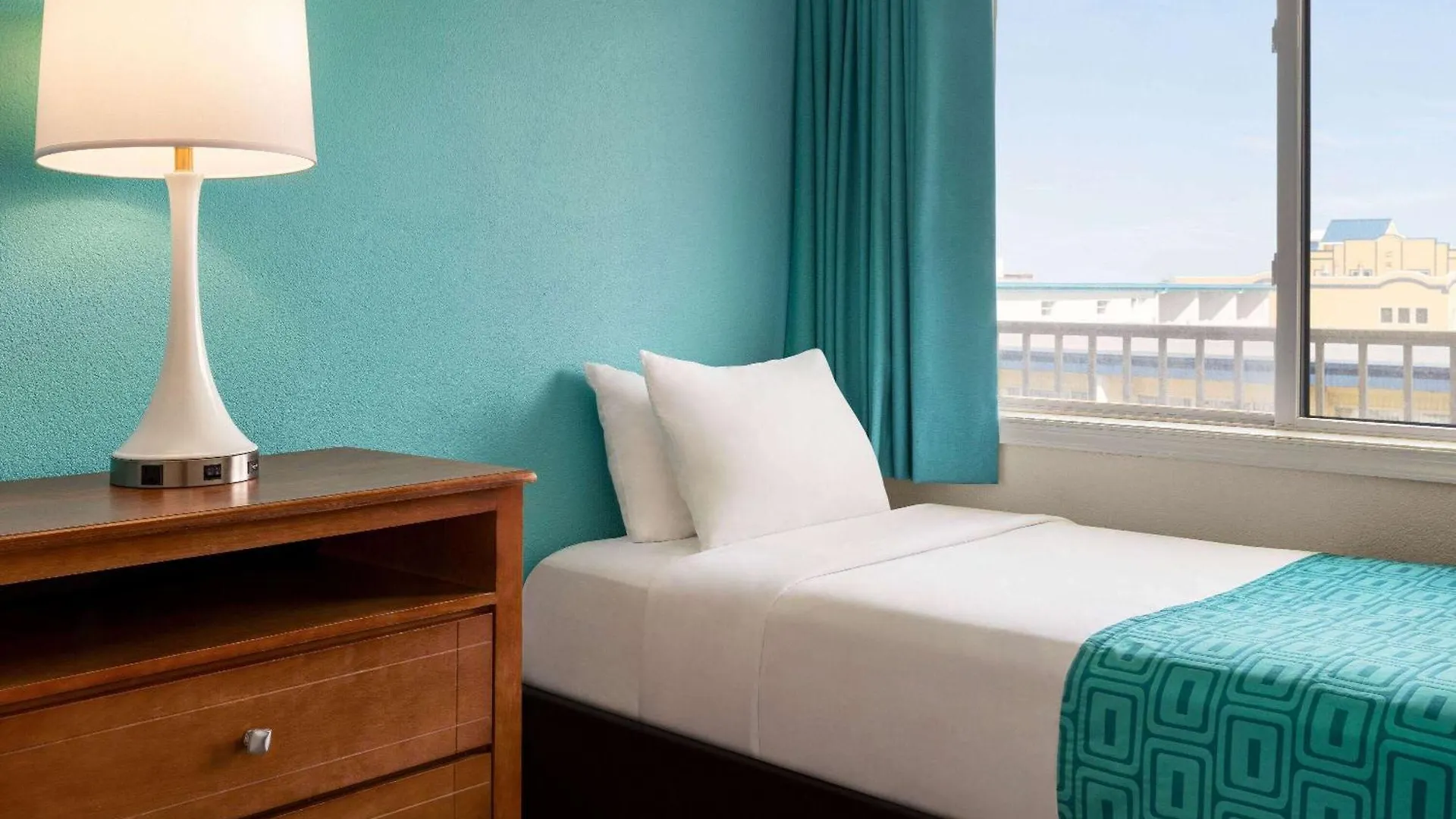 Howard Johnson By Wyndham Ocean Oceanfront Hotel