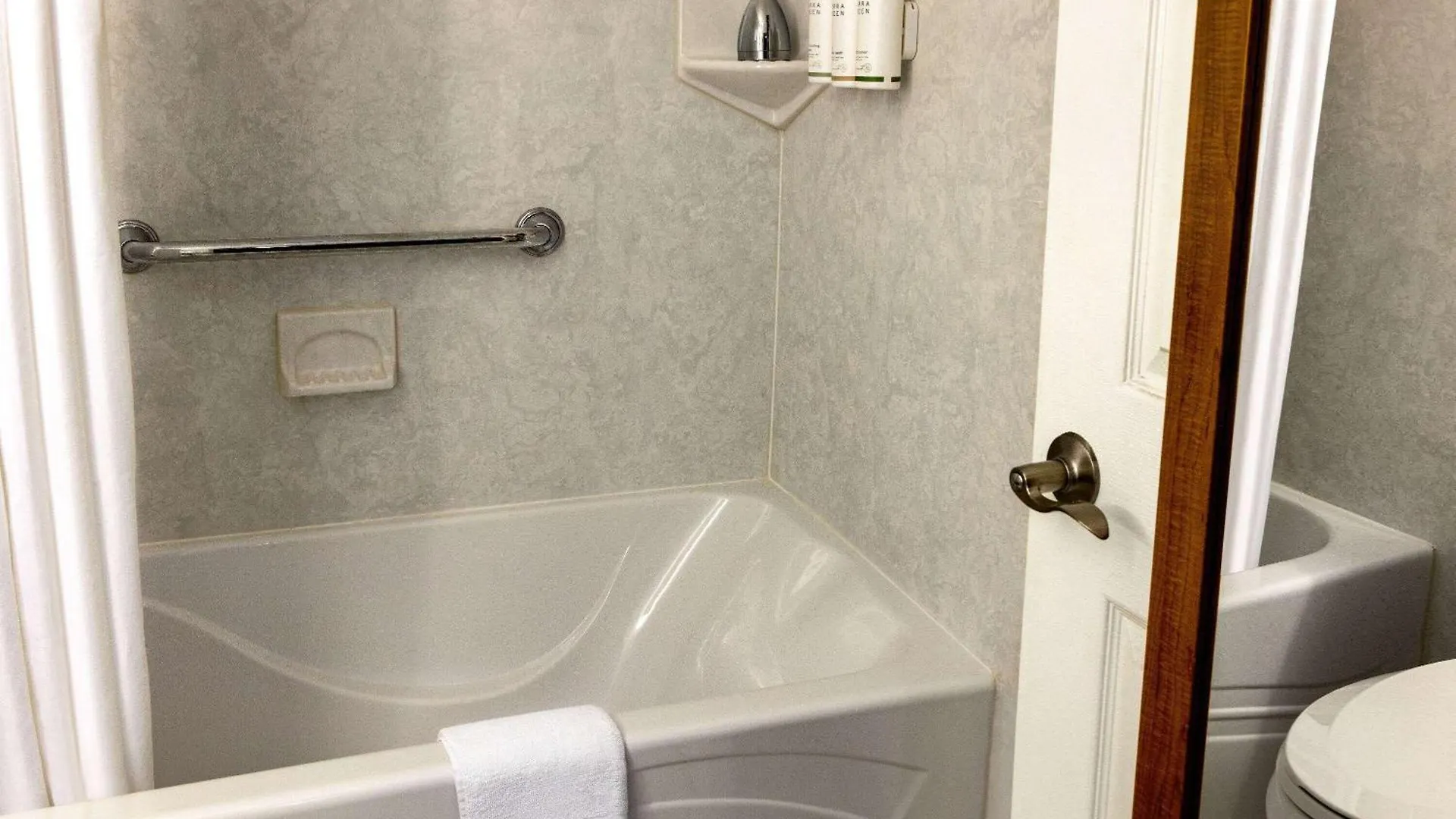 Hotel Howard Johnson By Wyndham Ocean Oceanfront