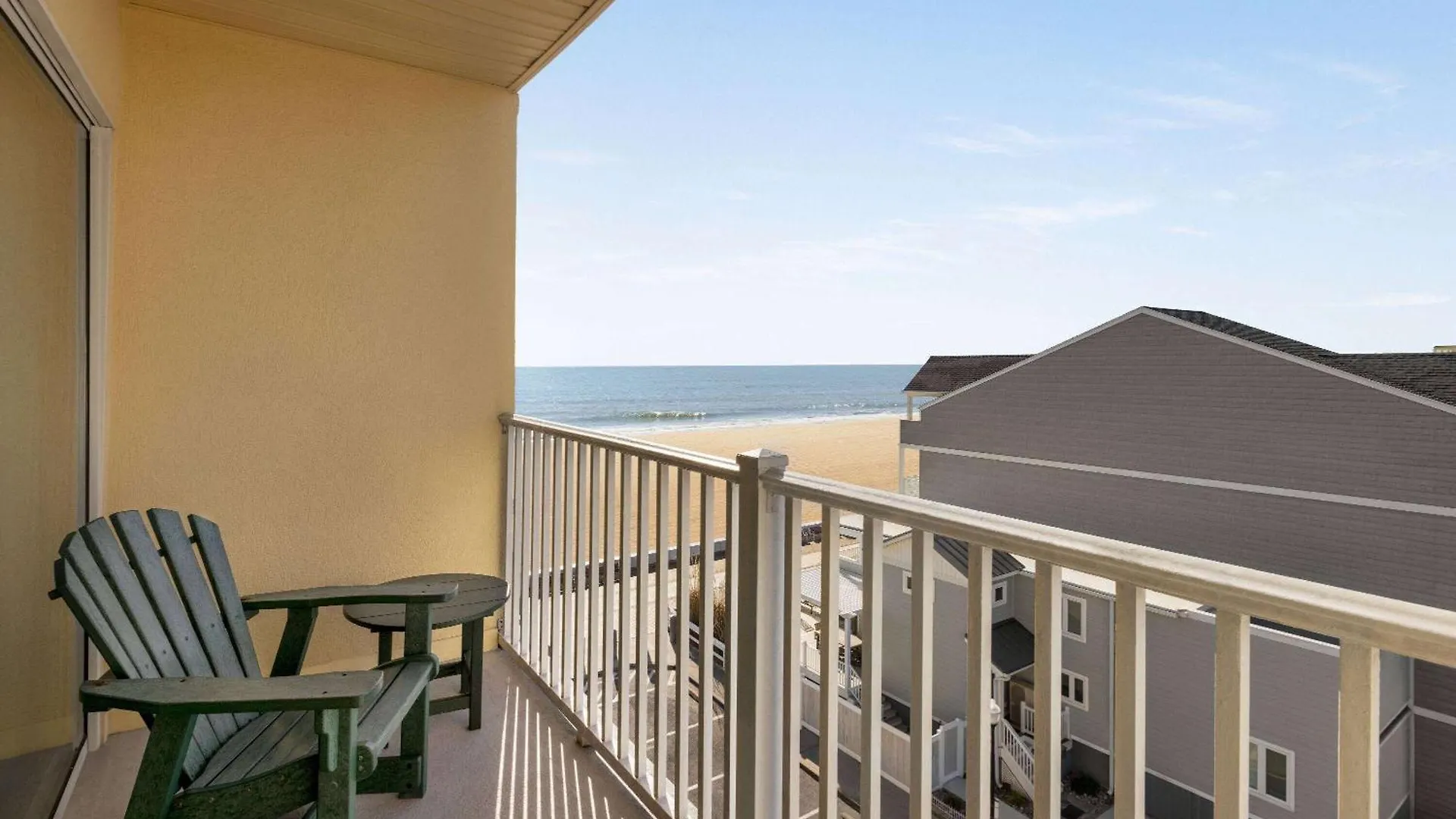 Howard Johnson By Wyndham Ocean Oceanfront Hotel 2*