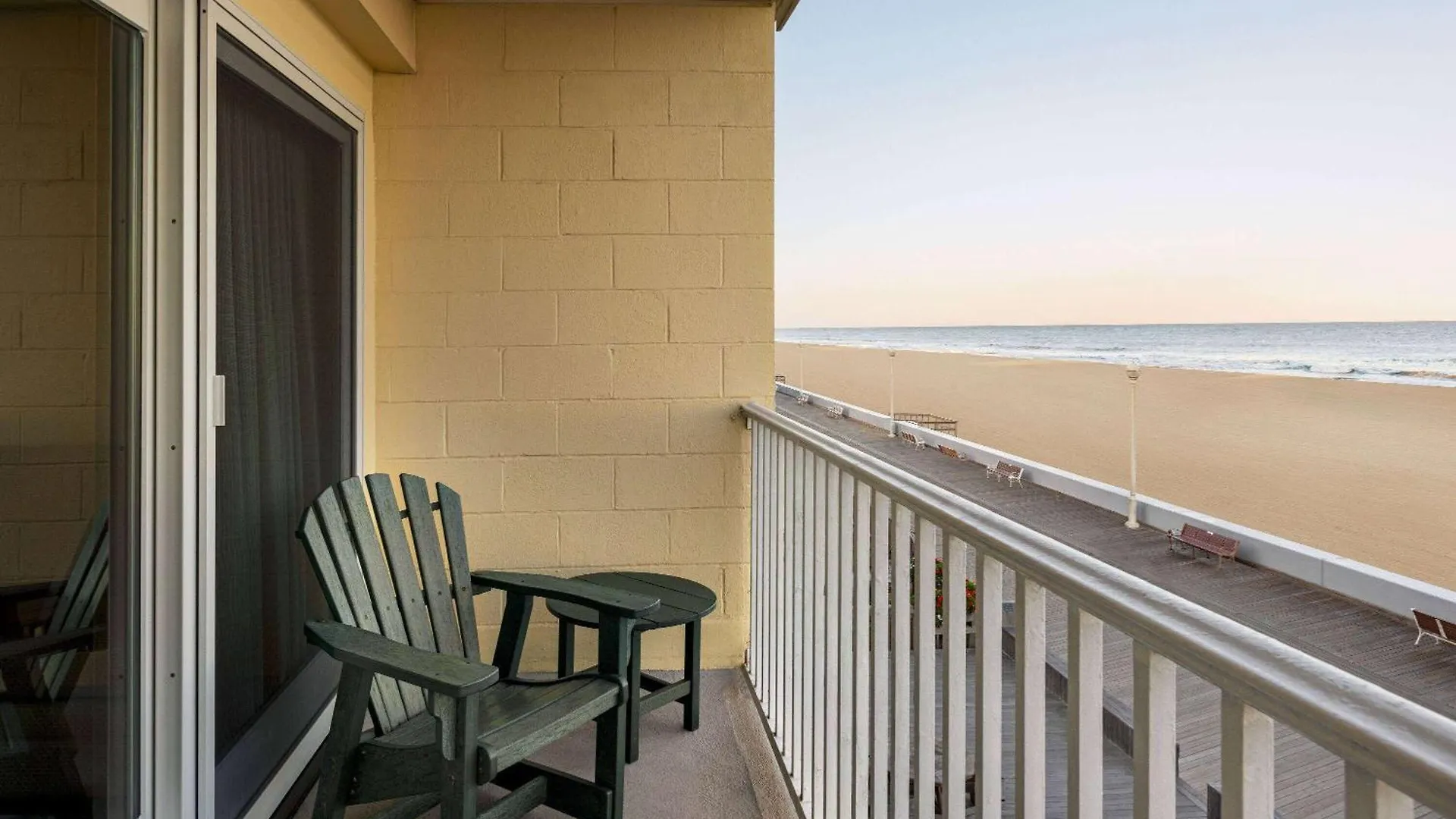 Howard Johnson By Wyndham Ocean Oceanfront Ocean City