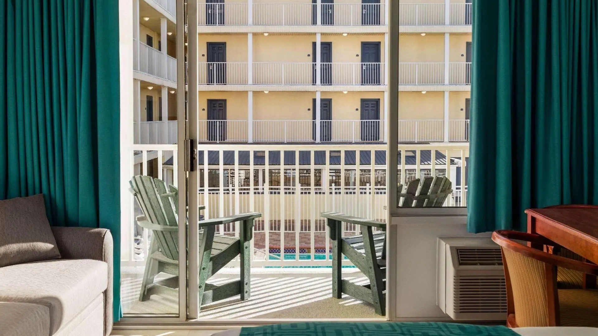 Hotel Howard Johnson By Wyndham Ocean Oceanfront