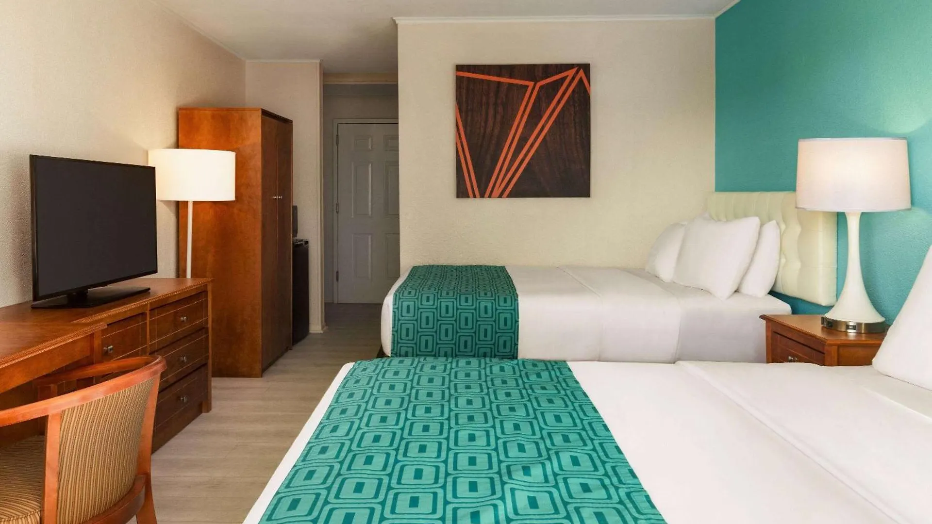 Howard Johnson By Wyndham Ocean Oceanfront 2*