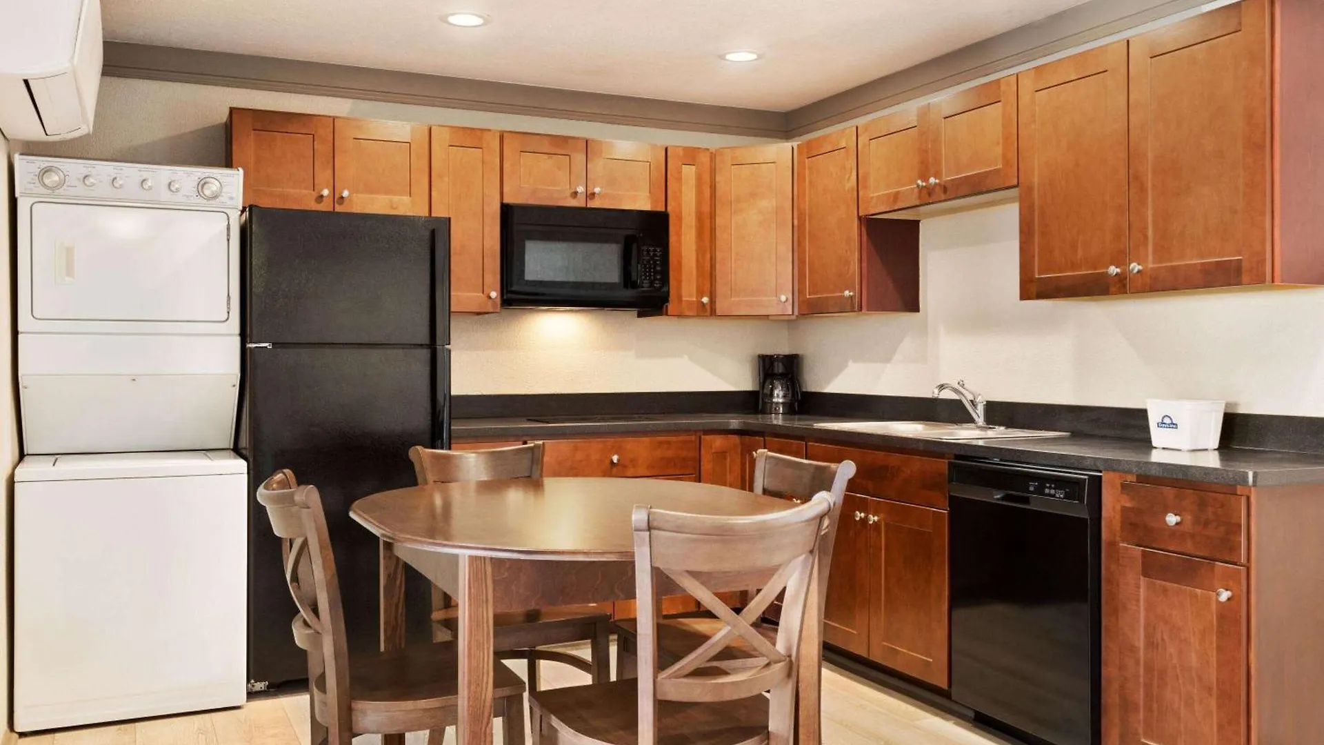Days By Wyndham Ocean Oceanfront Hotel 3*