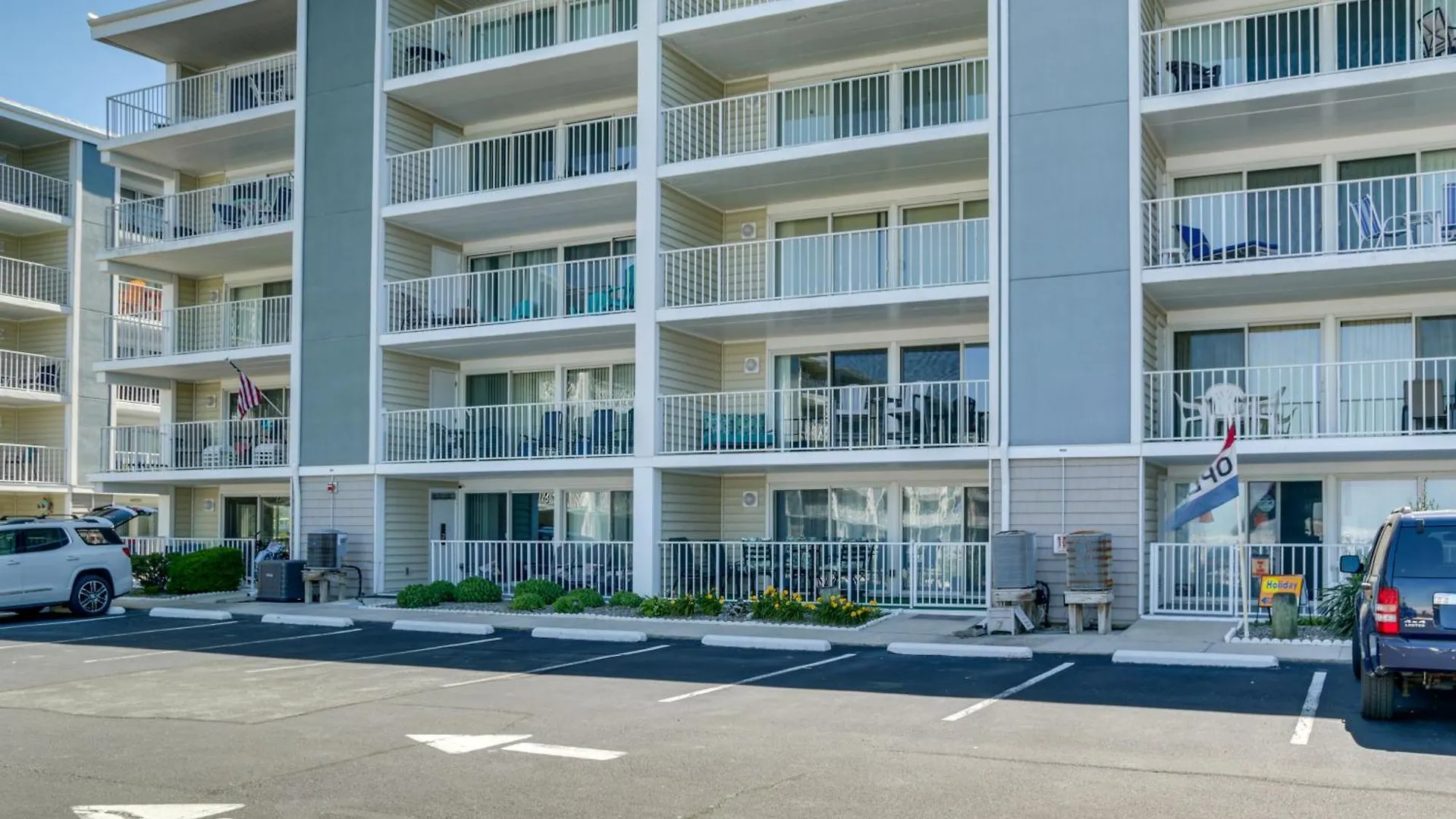 Family With Pool Walk To Ocean Beach! Apartment