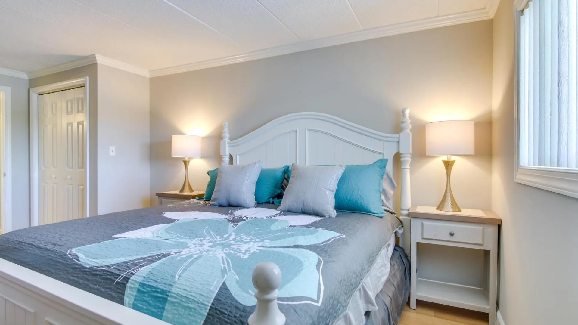 Apartment Family With Pool Walk To Ocean Beach! *