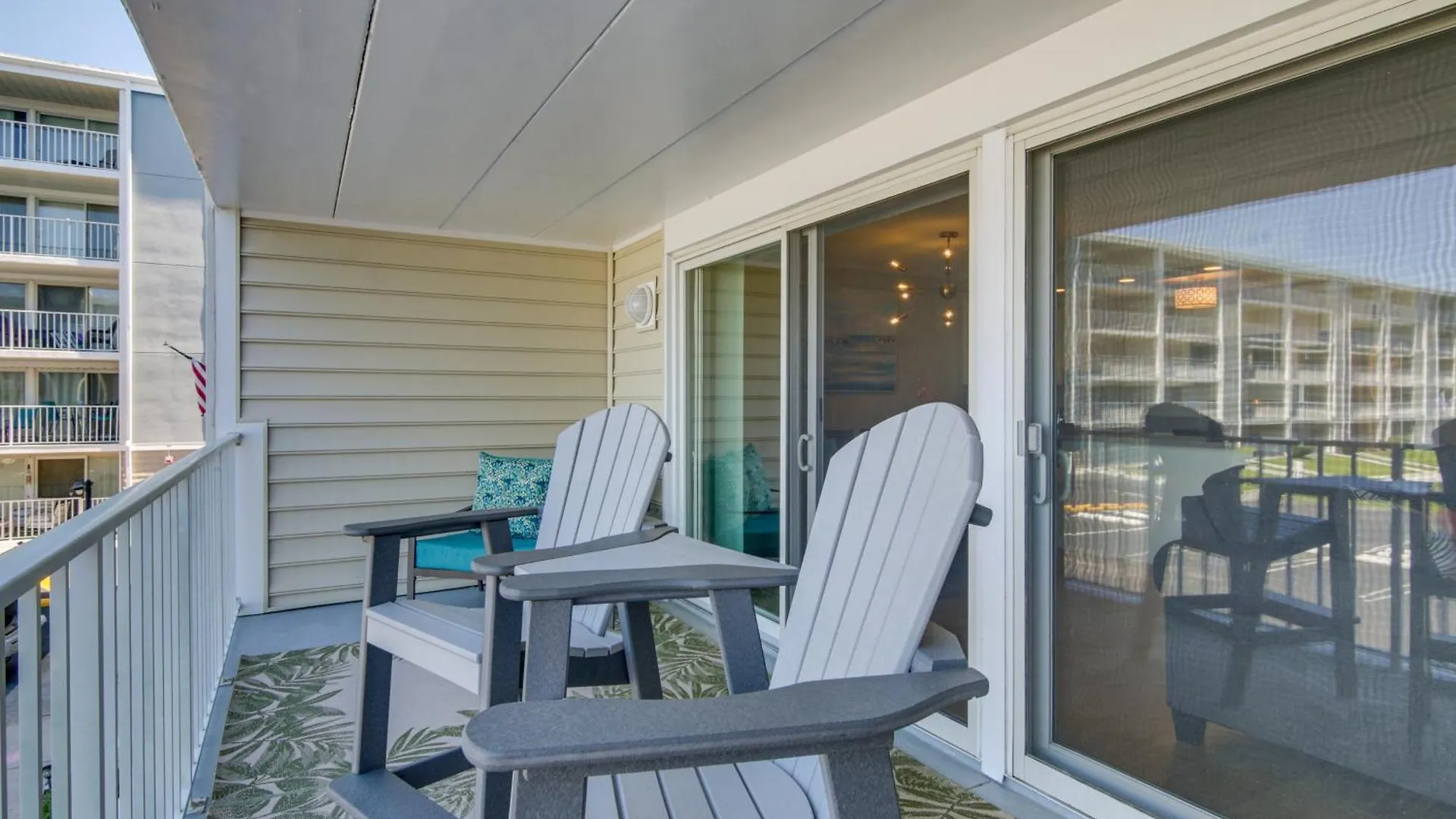 Apartment Family With Pool Walk To Ocean Beach!