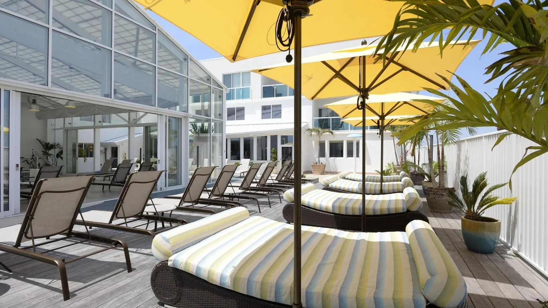 Hotel Courtyard By Marriott Ocean Oceanfront 4*