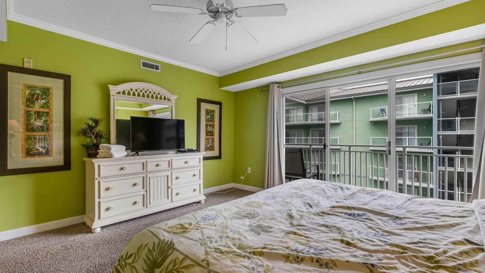 Bay I 304 Apartment *