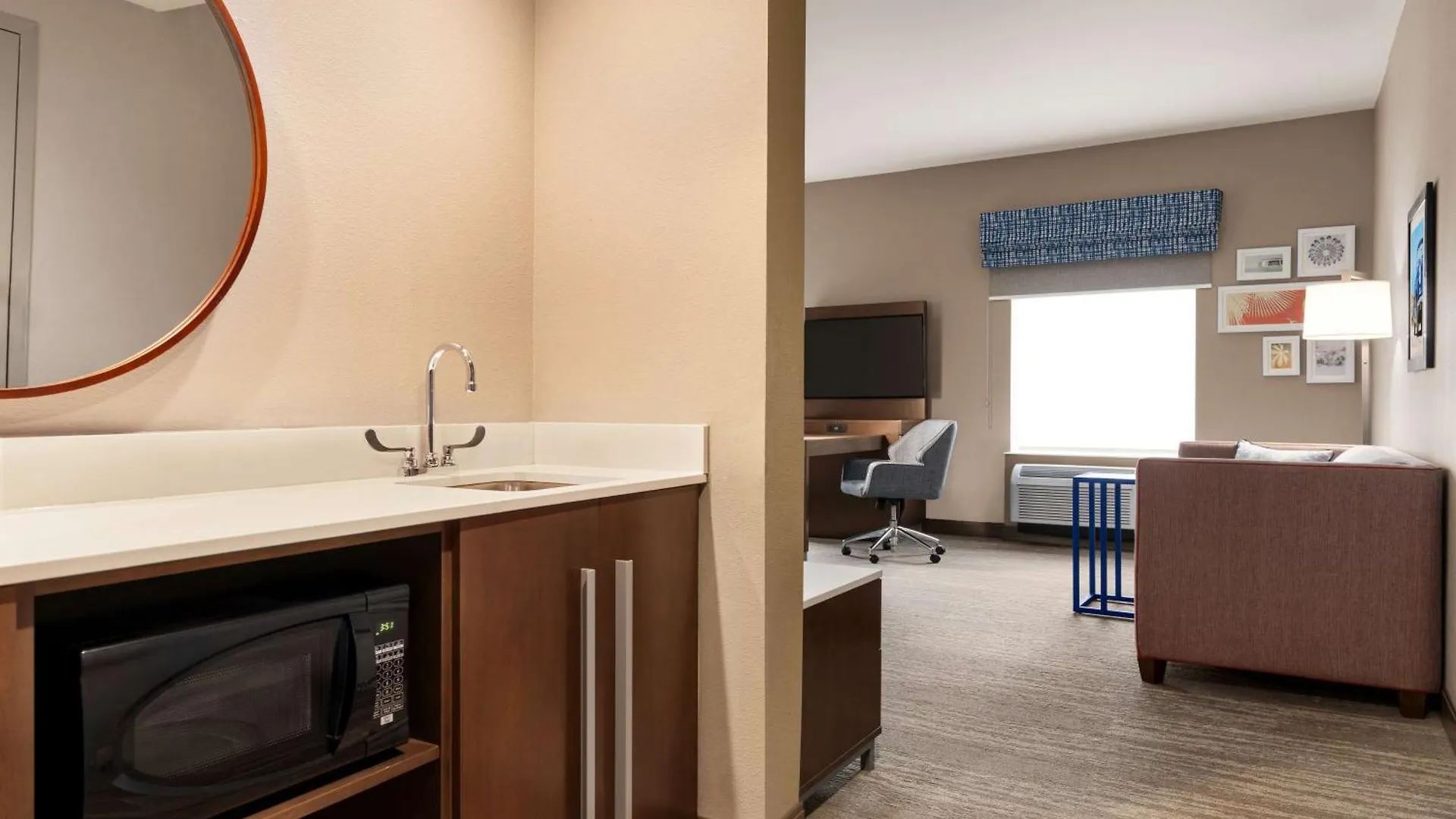 Hotel Hampton & Ocean West 3*