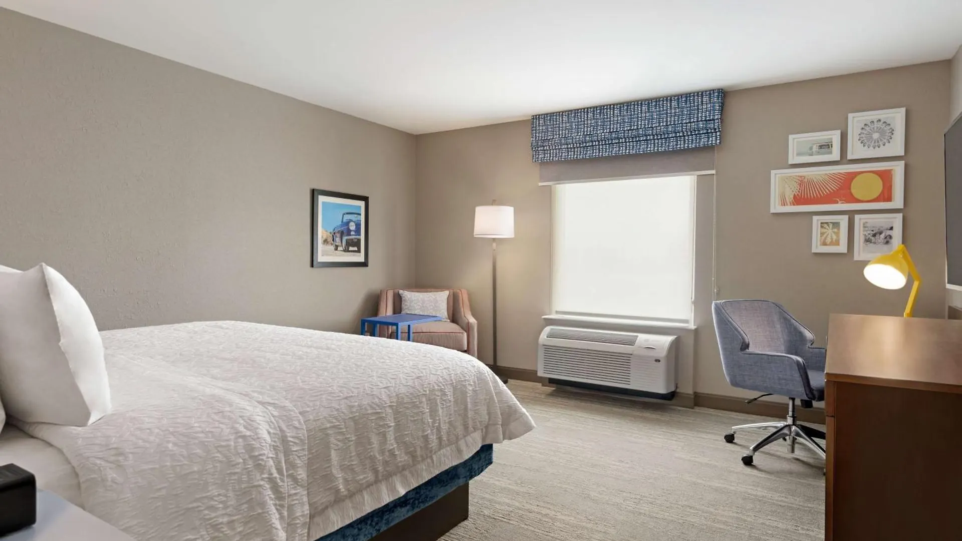 Hampton & Ocean West Hotel