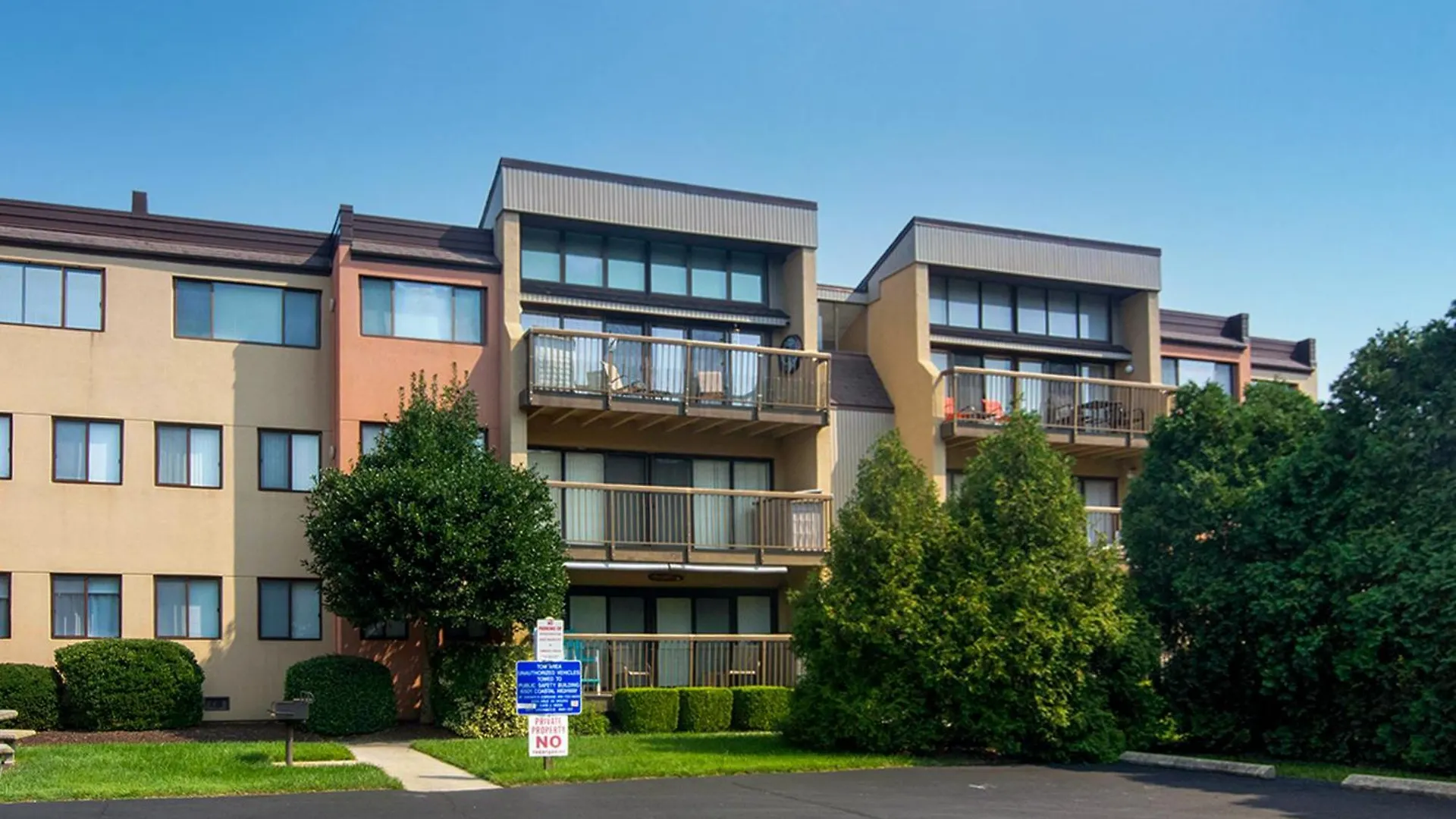 Tiburon Apartment *
