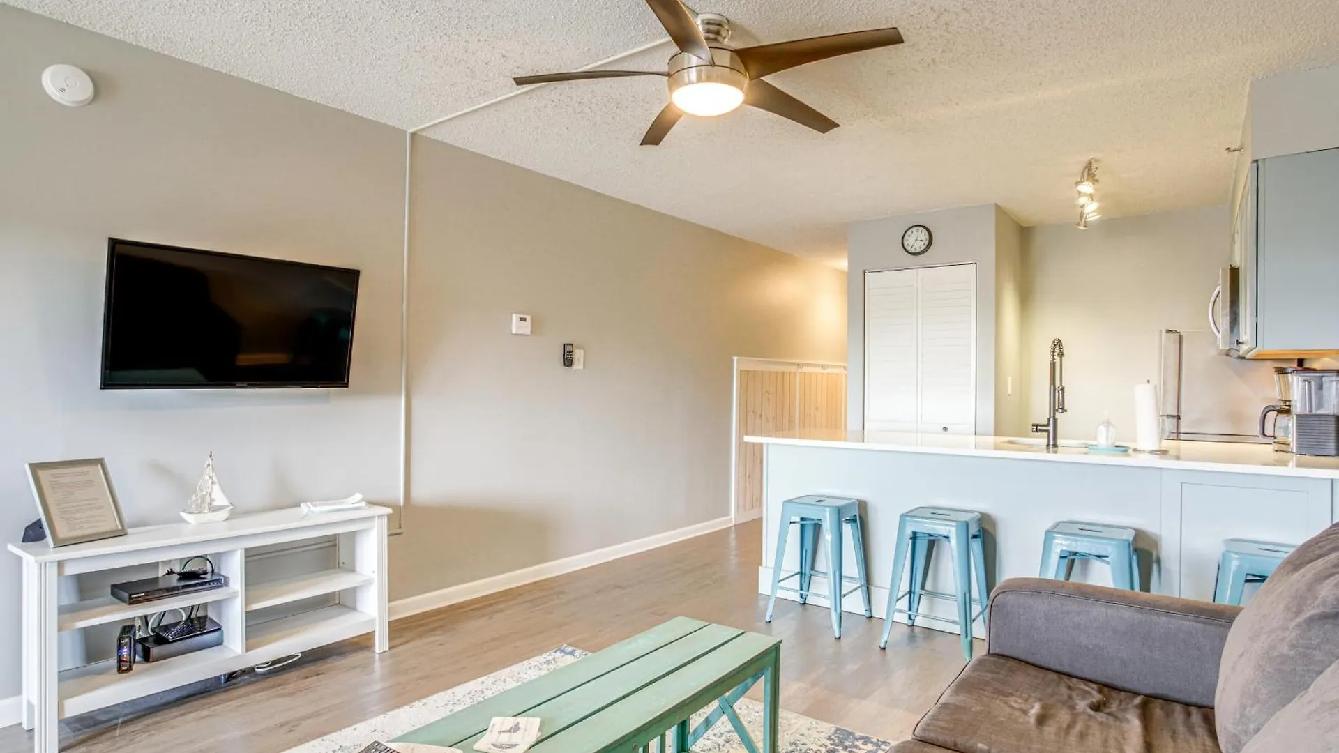 Apartment Ocean With Balcony - Steps To Boardwalk!