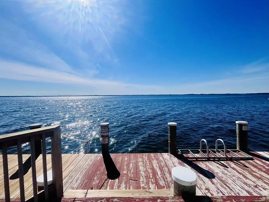 Bayfront With Amazing Views Feriehus *