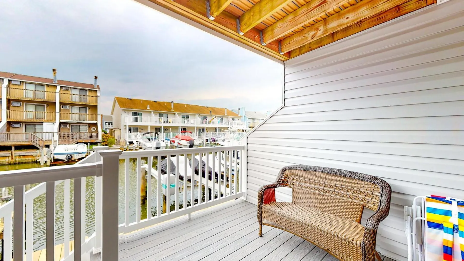 Apartment Dawn's Cove F