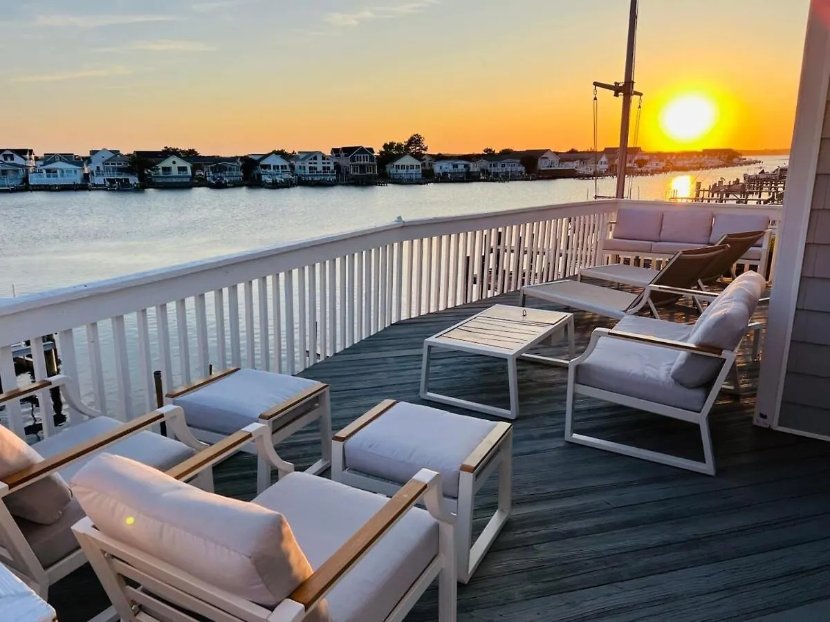 Prázdninový dům Luxury Waterfront Dock Game Sunset Views