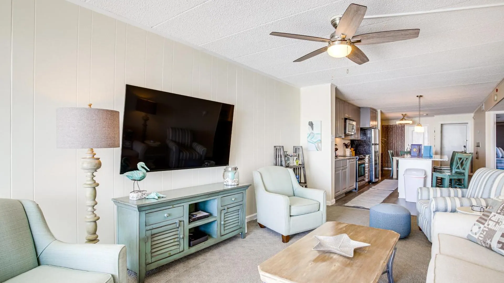 Apartment Ocean With Heated Pool And Beachfront View!