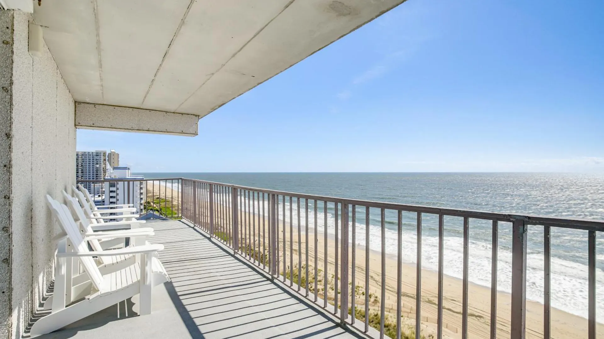 Ocean With Heated Pool And Beachfront View! Apartment *