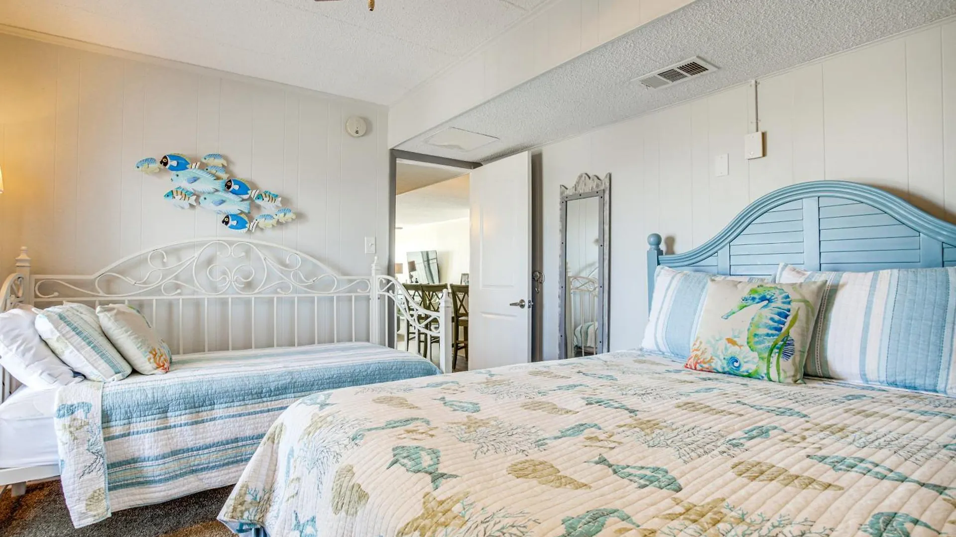 Ocean With Heated Pool And Beachfront View! Apartment