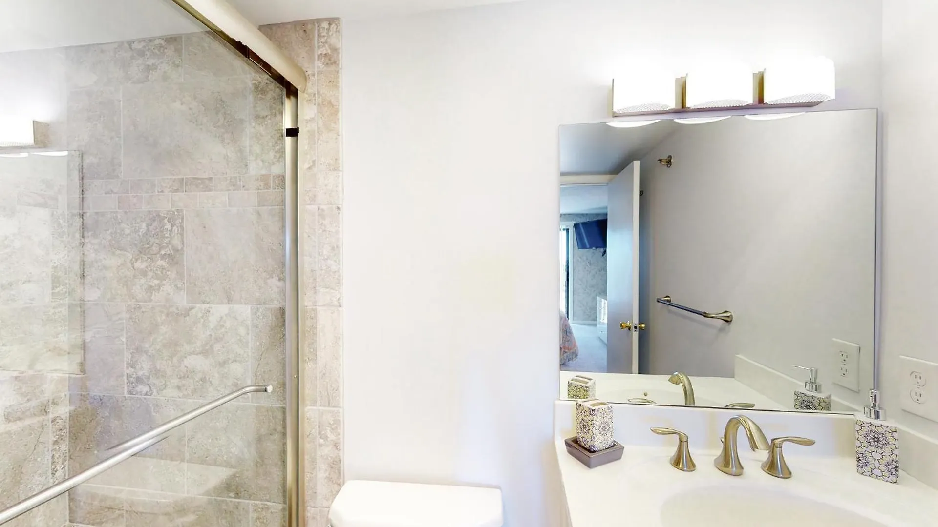 Sandy Square Apartment
