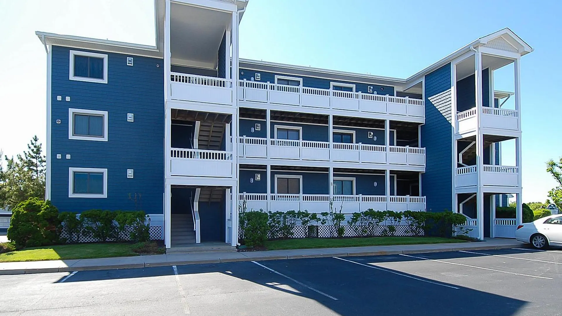 Harbour Club *