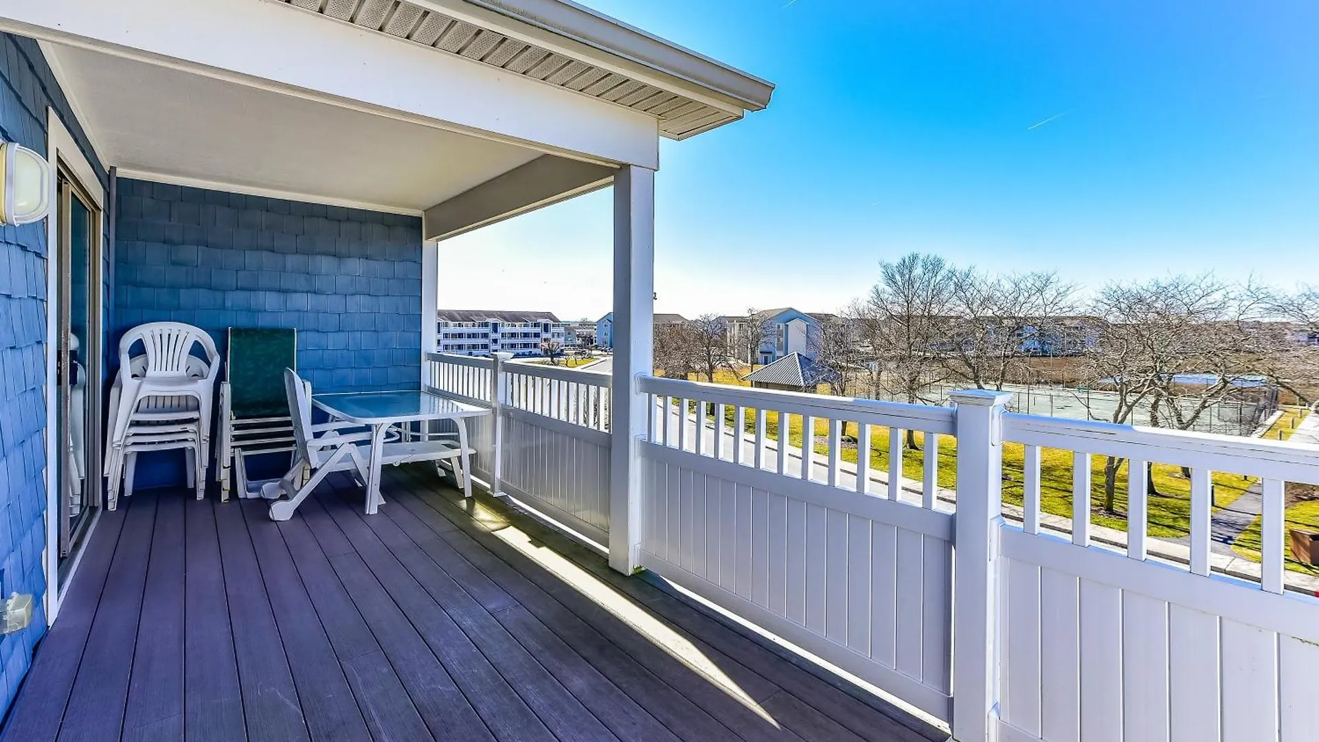 Harbour Club Apartment *