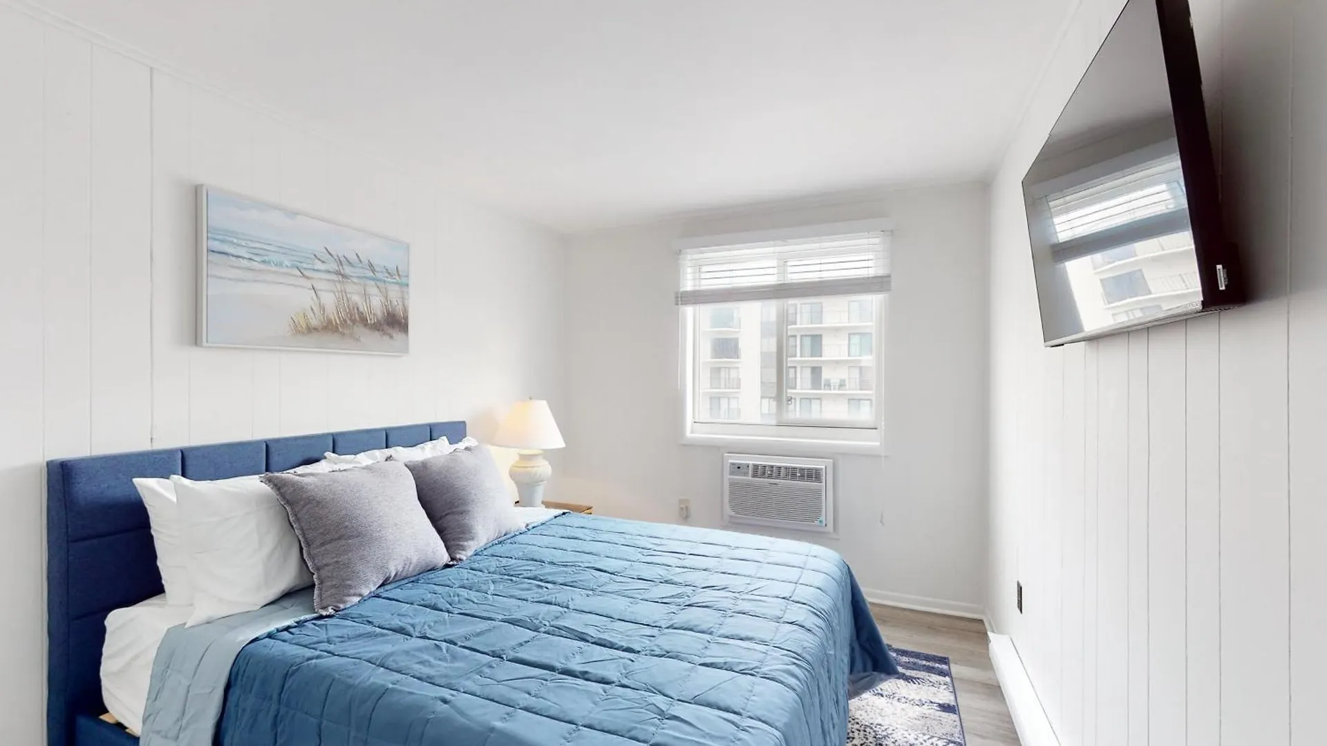 Colonial 305 *