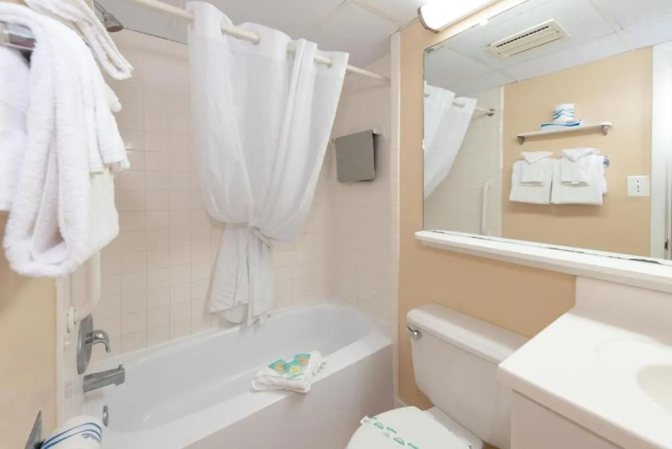 504 Direct Oceanfront With Balcony, White Marlin Open, Pool-parking-gym-kitchenette Apartment *