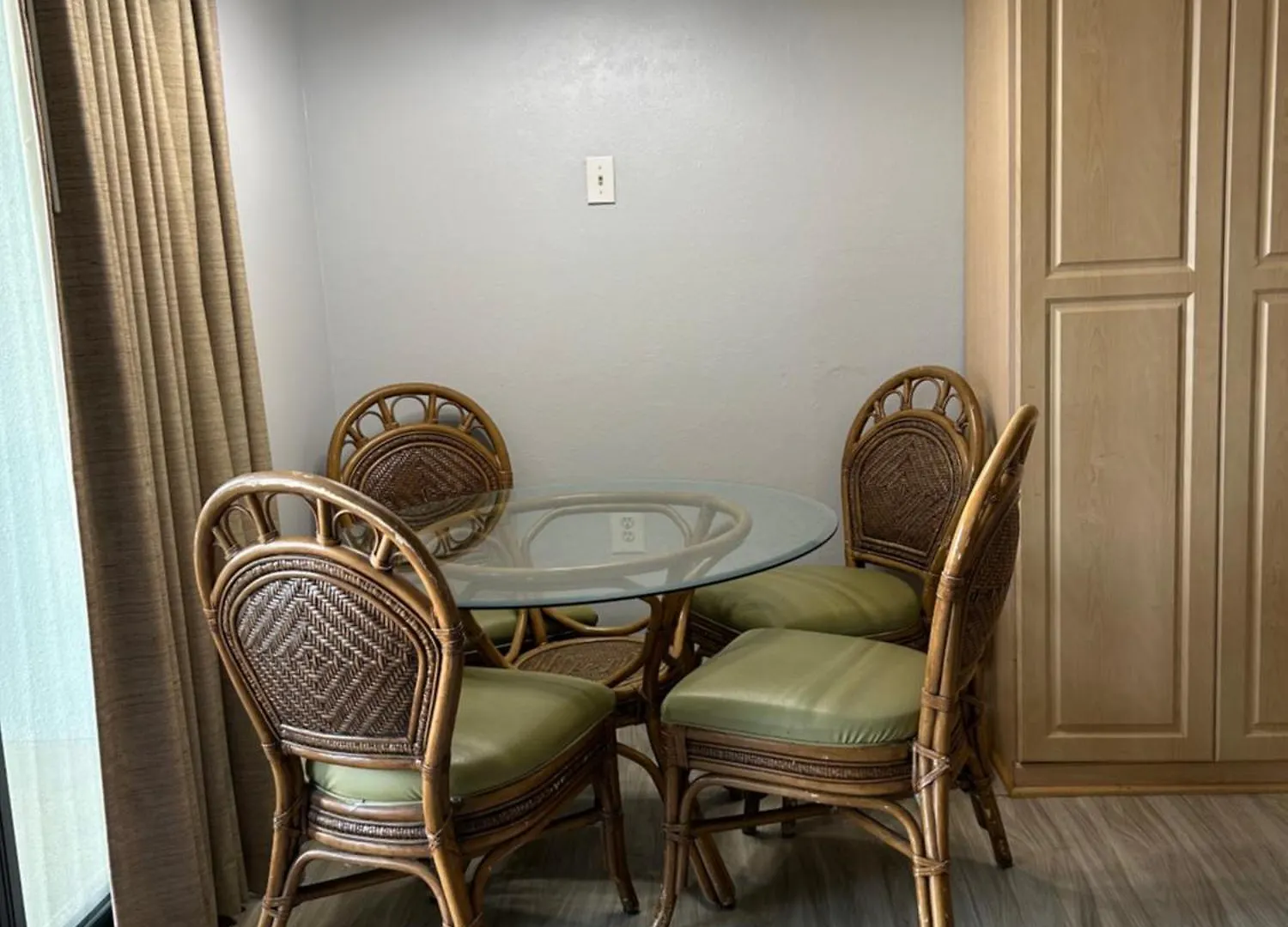504 Direct Oceanfront With Balcony, White Marlin Open, Pool-parking-gym-kitchenette Apartment Ocean City