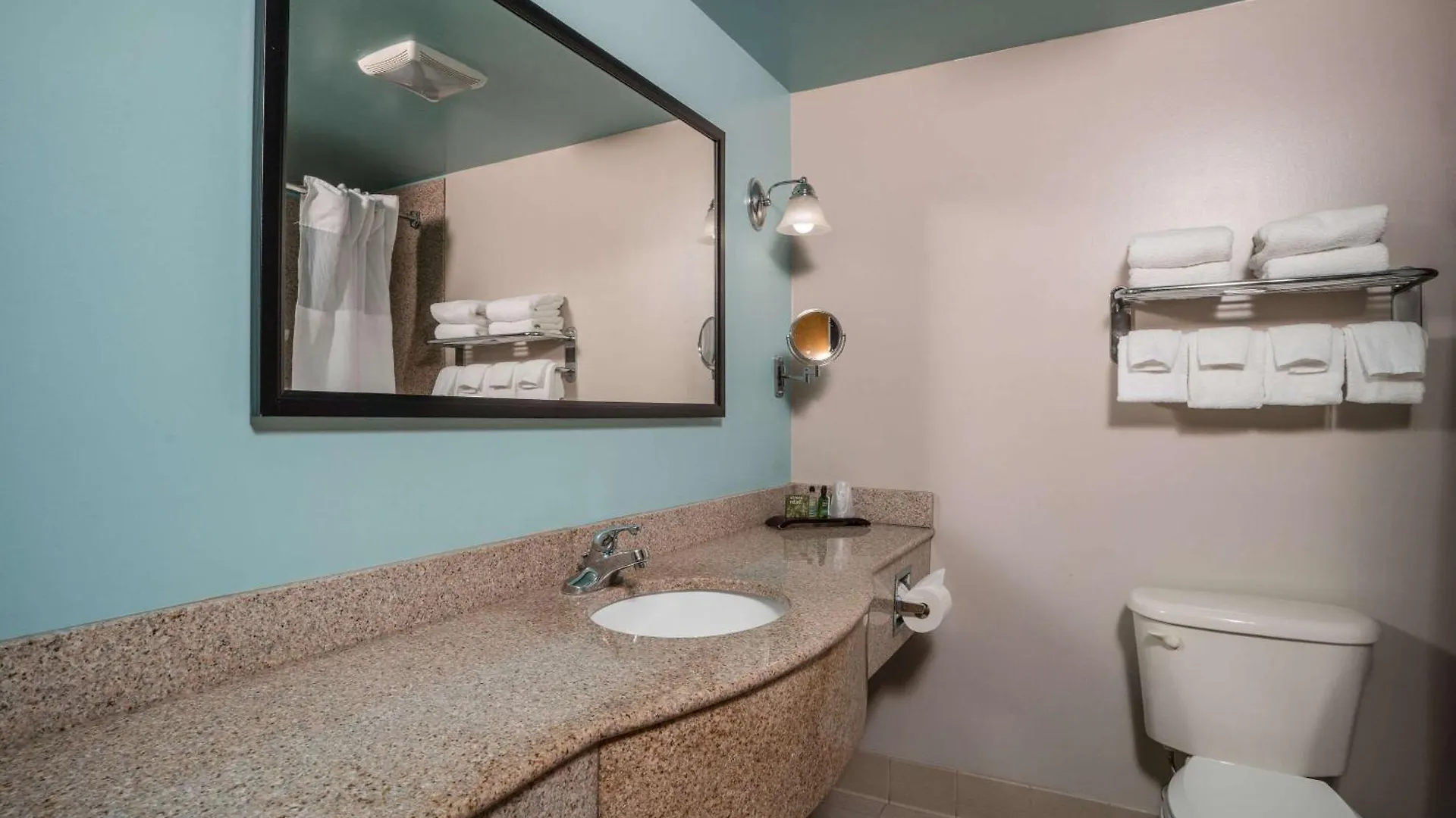 Gateway & Suites, Ascend Collection Hotel 2*