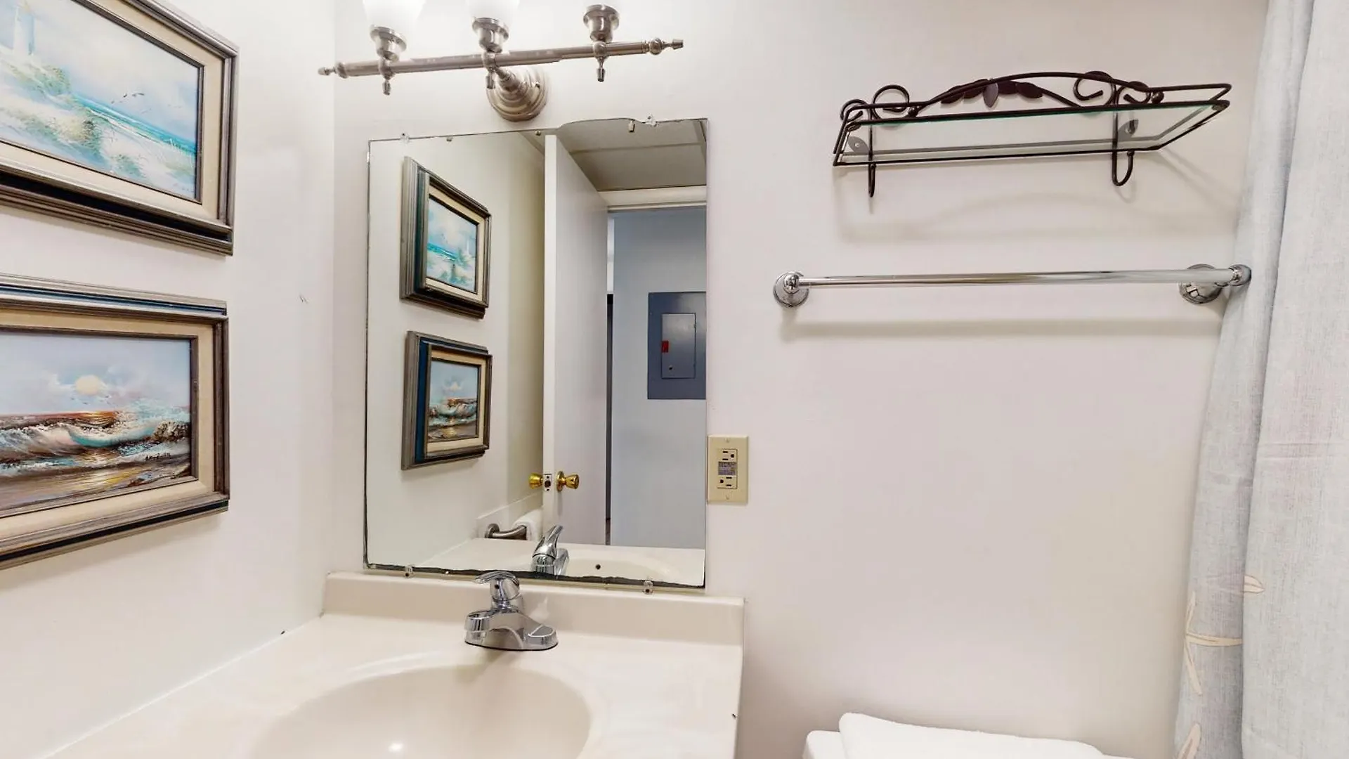 Sandy Square Apartment