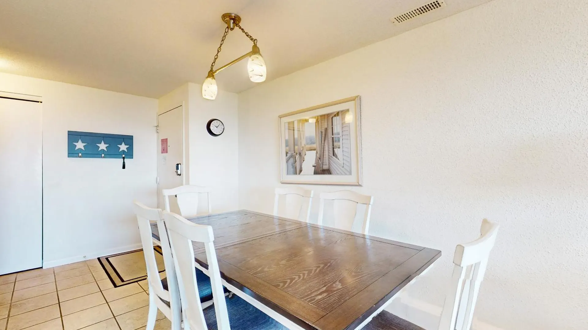 Sandy Square Apartment *