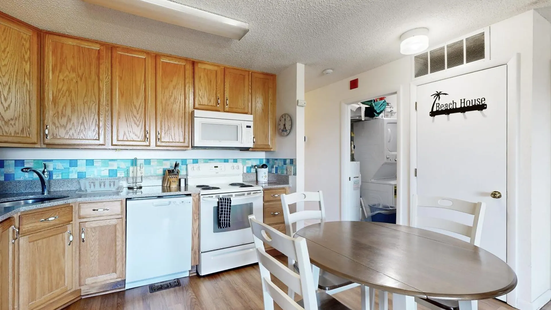 Apartment Sunset Landing Unit 11 *