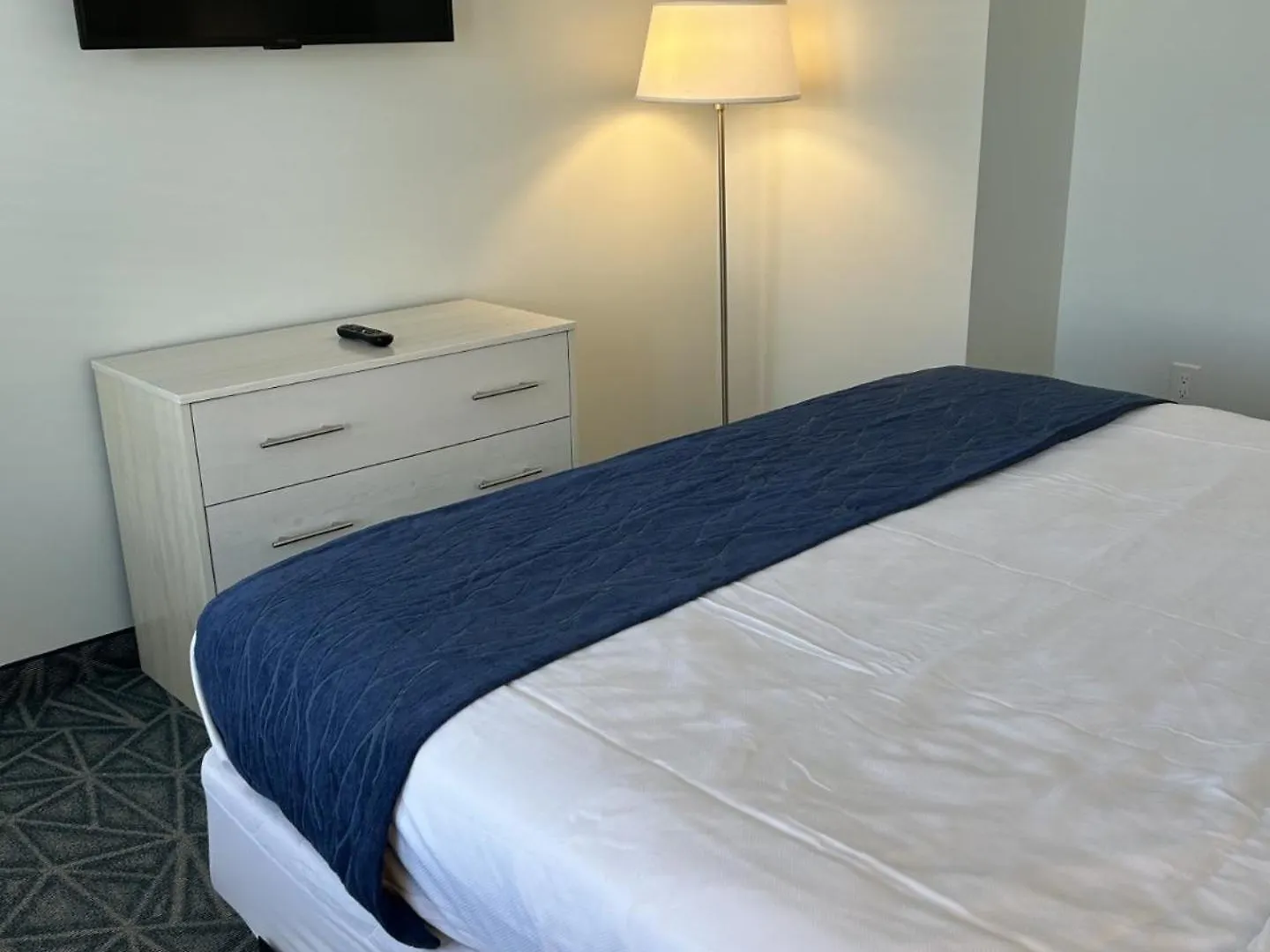 מוטל The Admiral Hotel/motel 2*