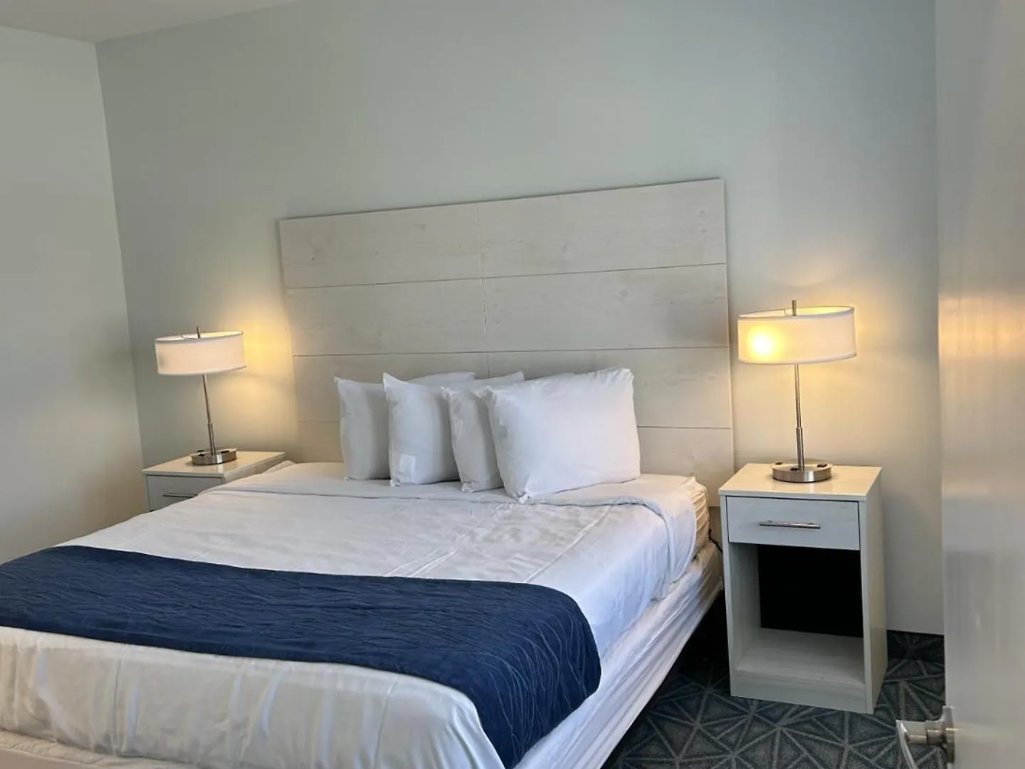 The Admiral Hotel/motel אושן סיטי