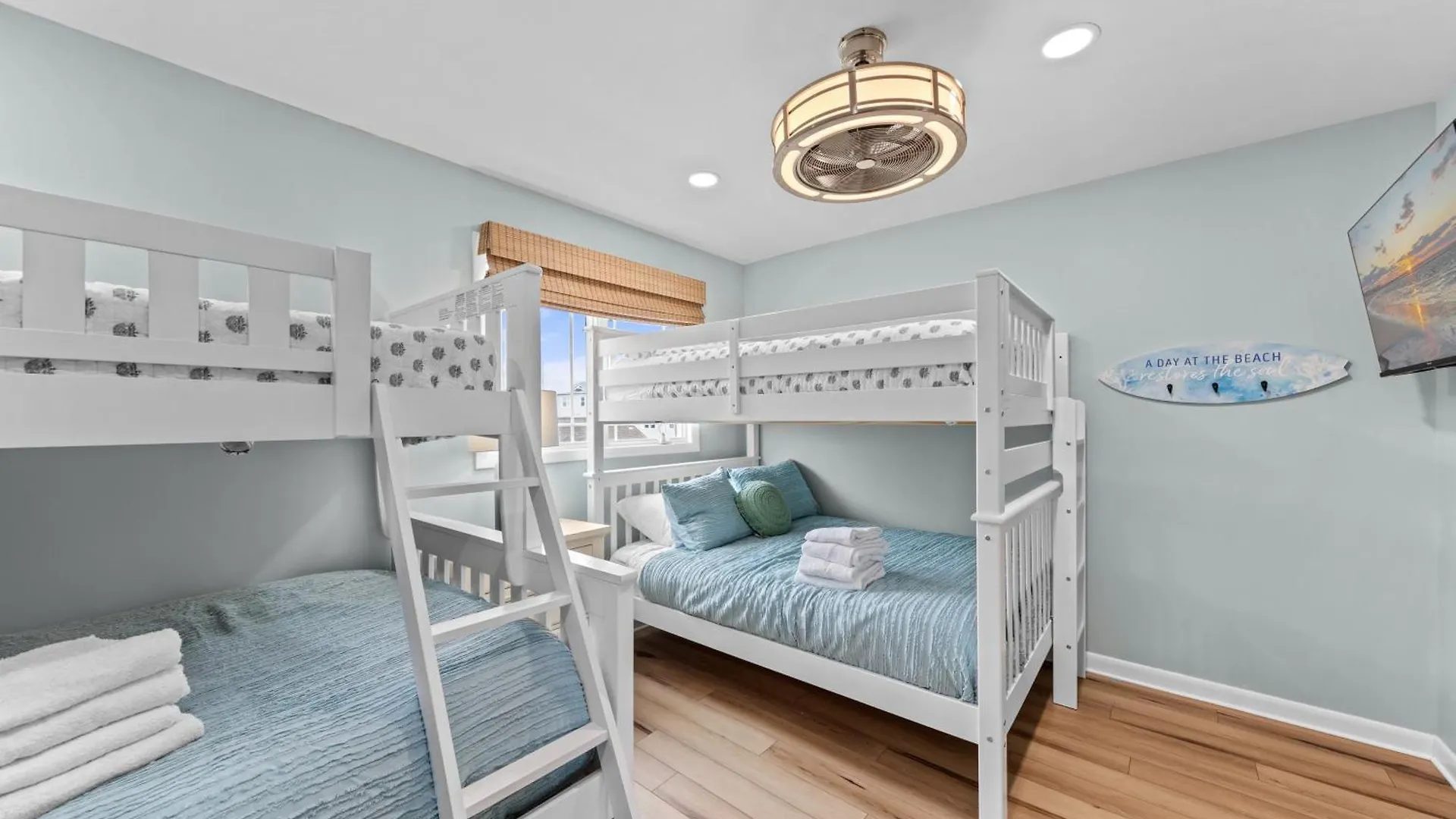 New Oceanfront 4br 4ba Sleeps 20 With Game *