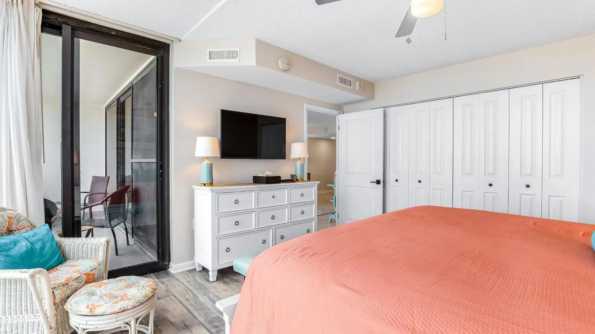 Golden Sands 607 Aparthotel