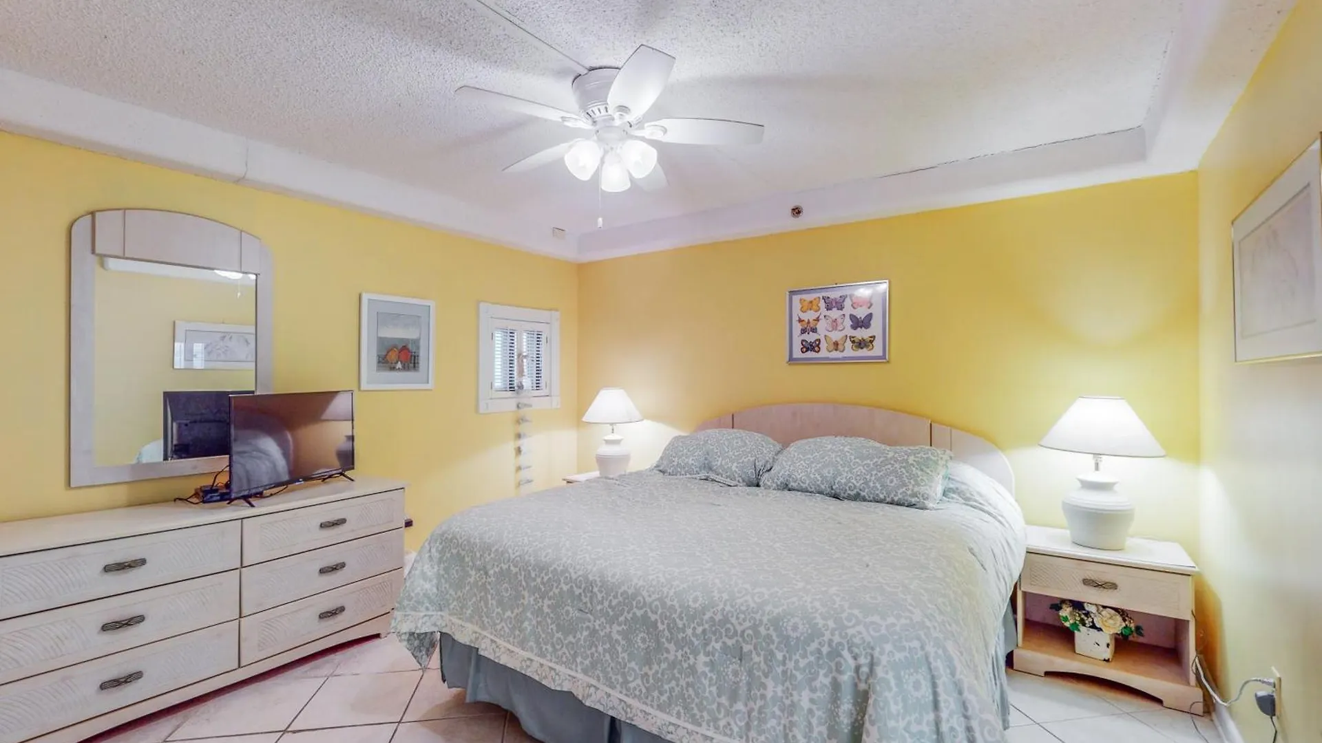 Apartment Carousel 2105