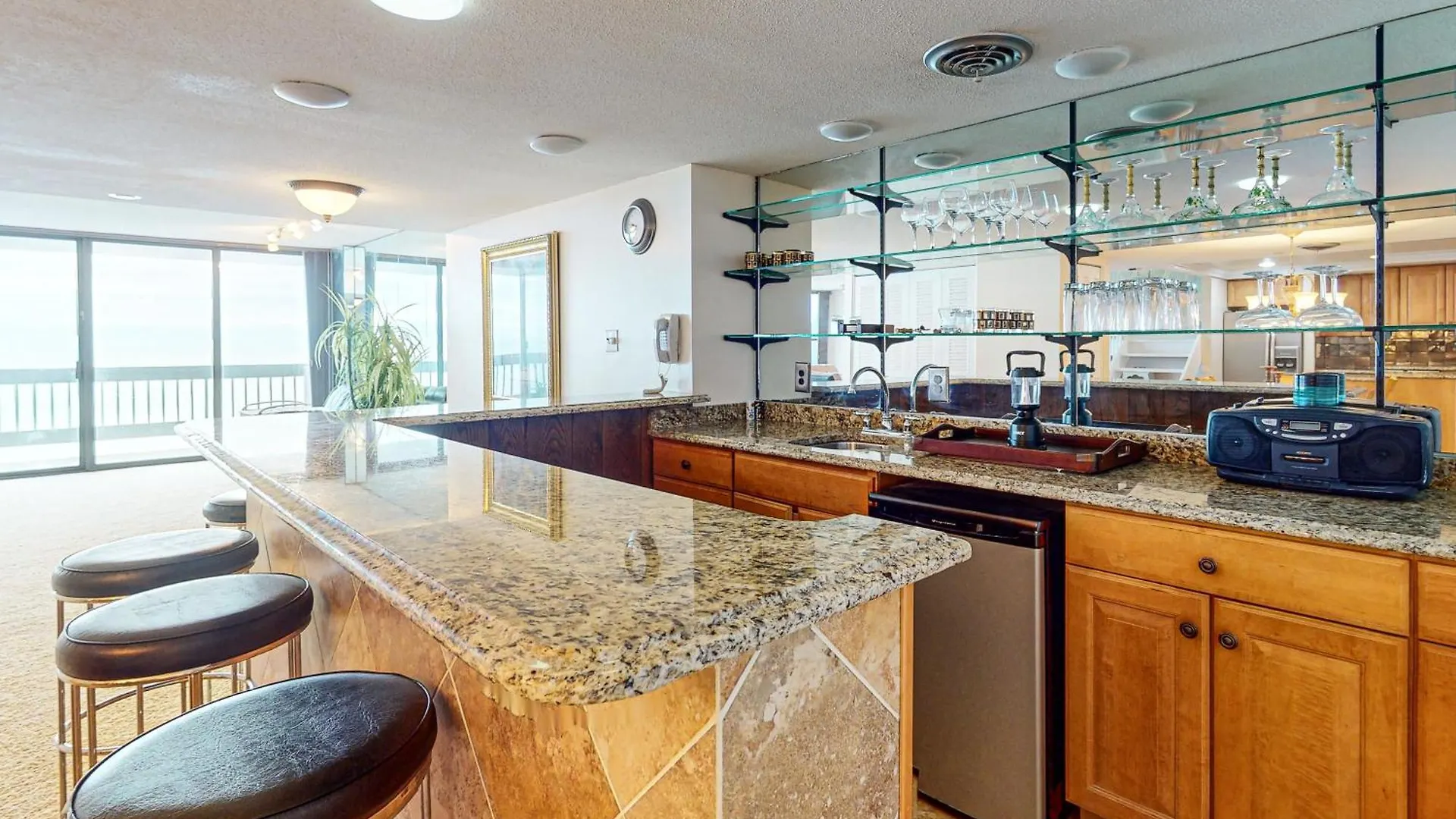 Century I 1618 Apartment *