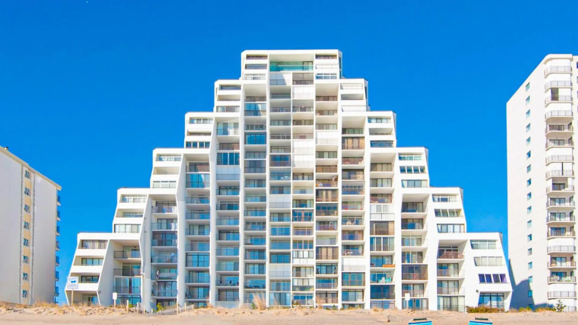 Pyramid 3l Apartment