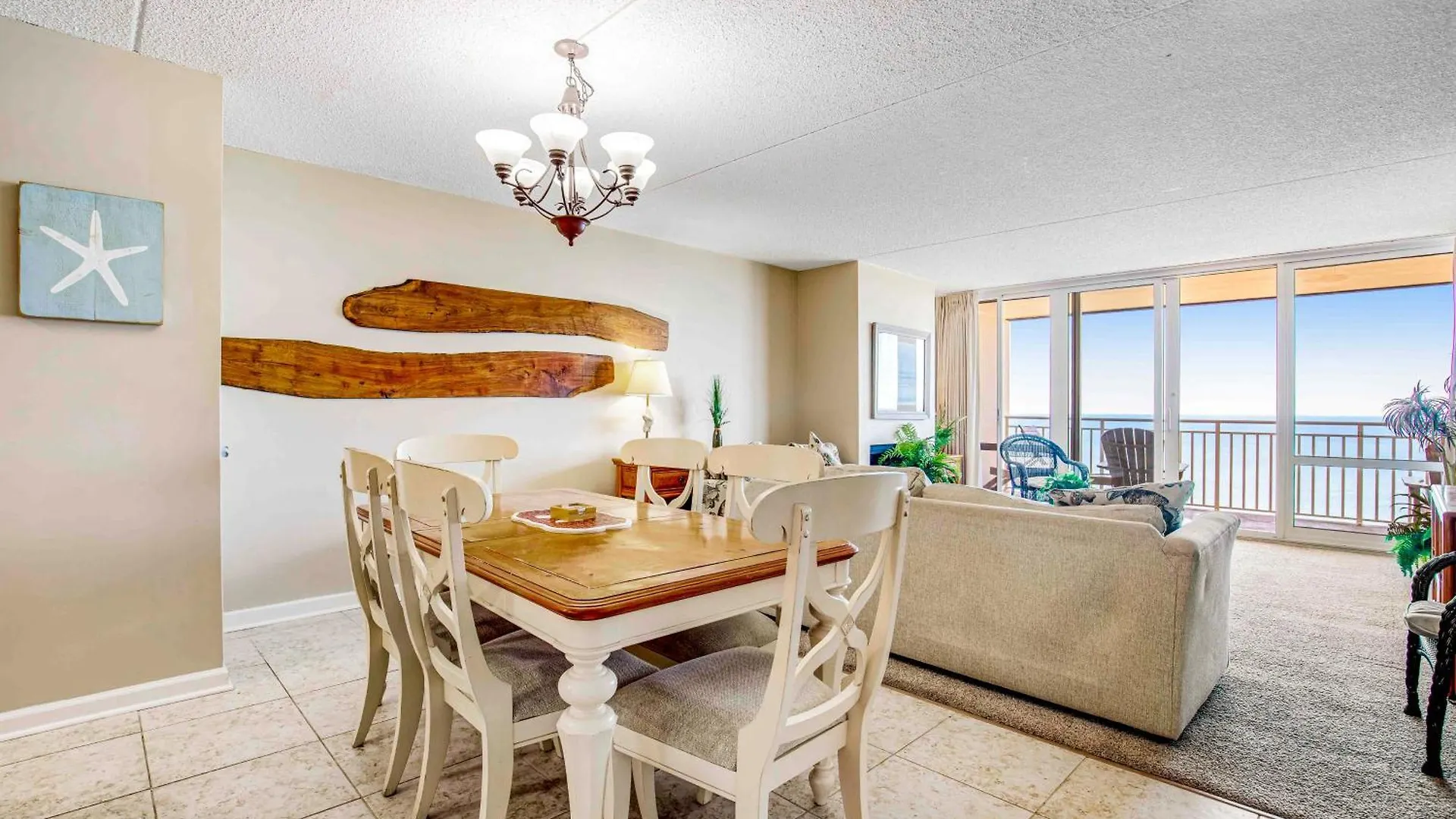 Carousel 2202 Apartment